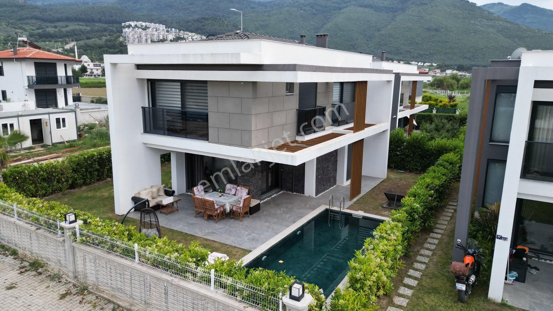 Kuşadası Güzelçamlı’da Özel Havuzlu Lüks Günlük Kiralık Villa (plaja 1 Km)