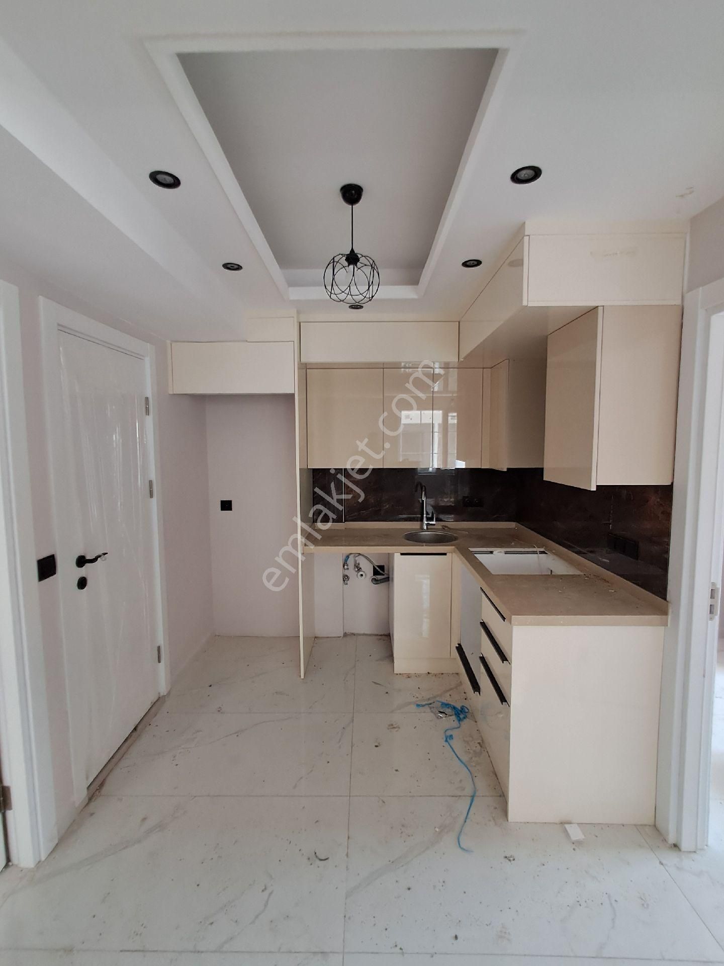 Ortaca Cumhuriyetde Yüzme Havuzlu Müstakil 2+1 Satılık Daire