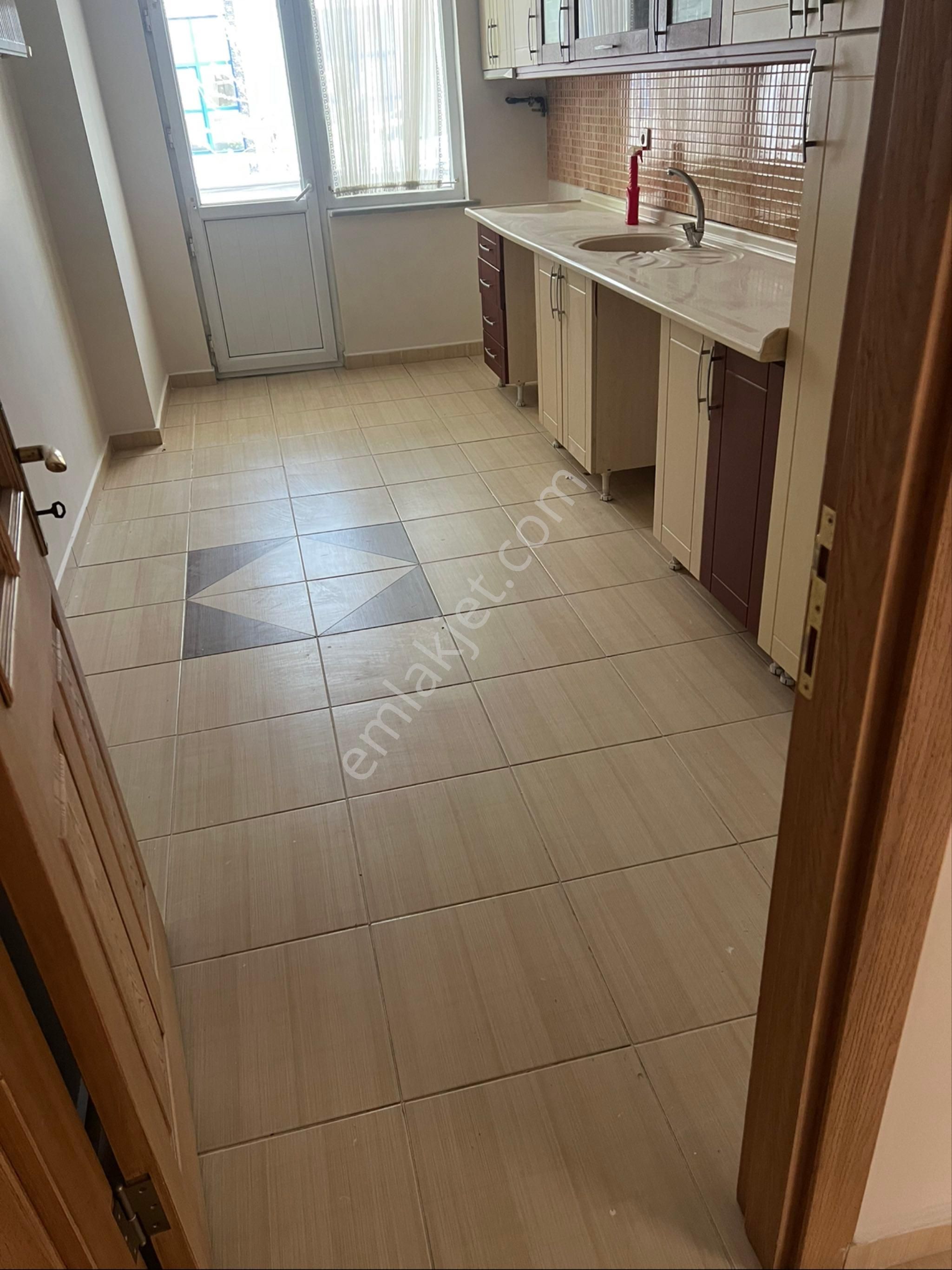 Avcılar Merkezde 3+1 Yeni Bina 160 Metre Kare Kiralık Daire