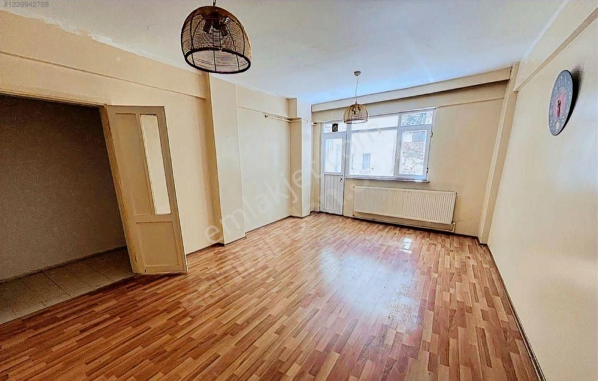 Fırsatt, Mecidiyeköy Cadde Üzerinde 3+1 Kombili Boş Daire Satılık.
