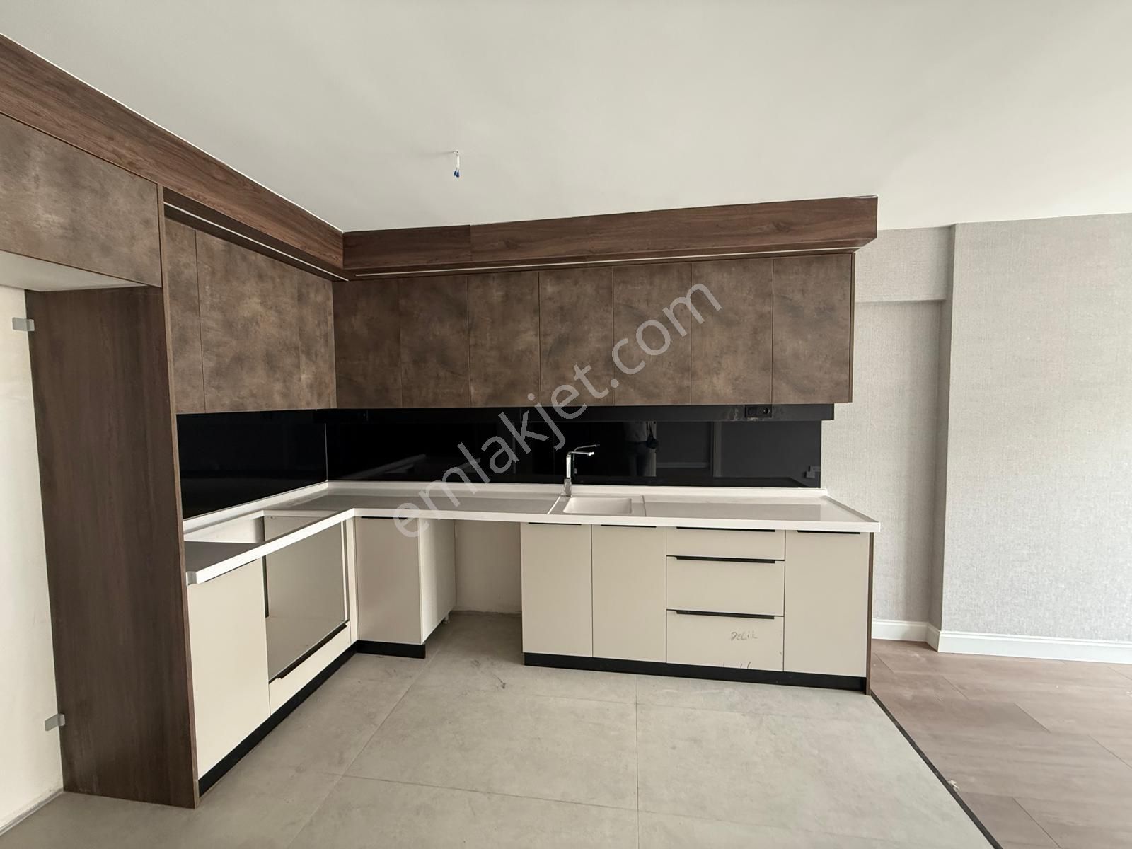 Dikmen Harbiyede Sıfır Oturuma Hazır 1+1 Satılık Daire