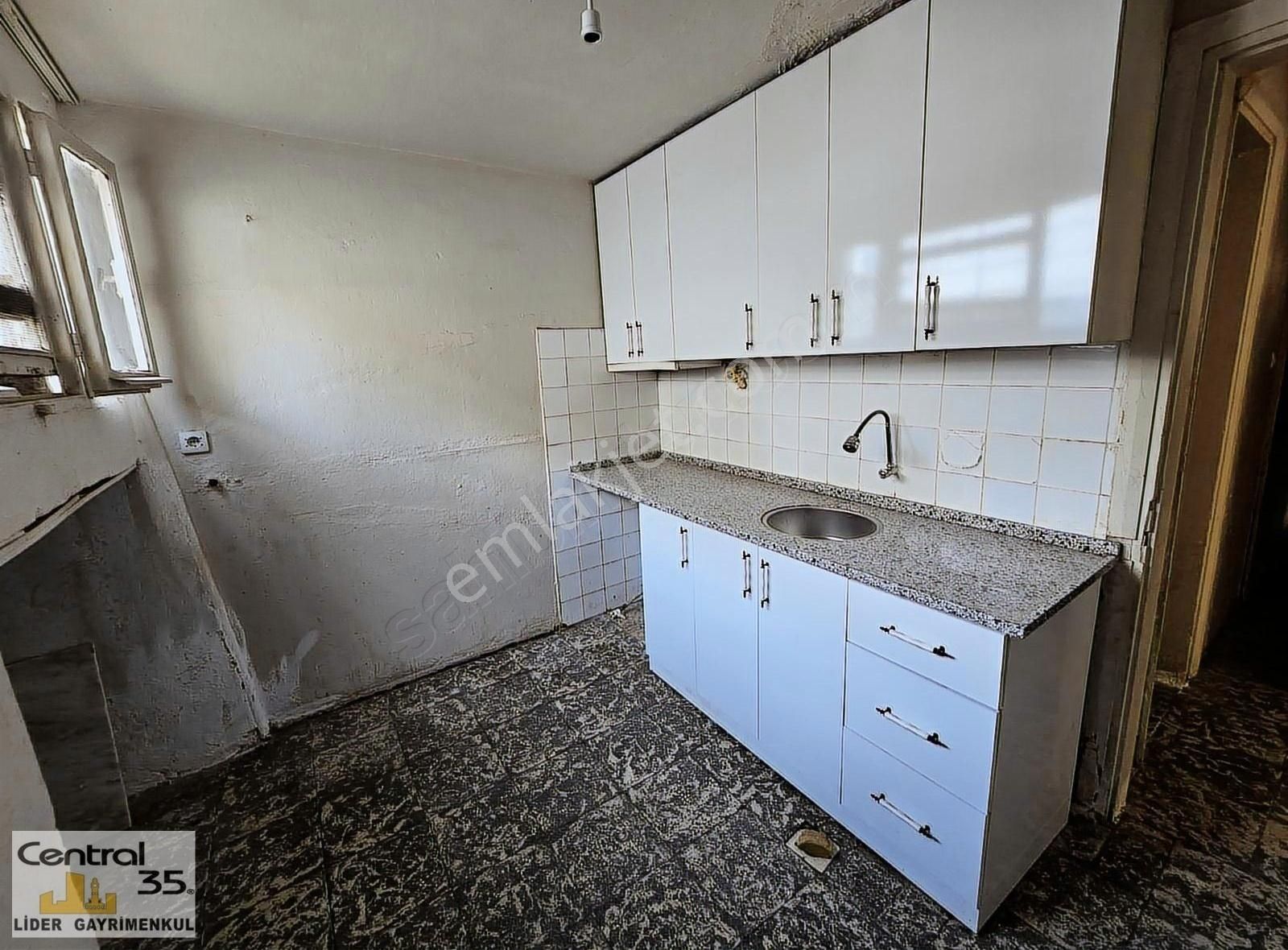 Central 35 Karabağlar Osman Aksüner Mah 3+1 110m2 Yenı Mutfaklı
