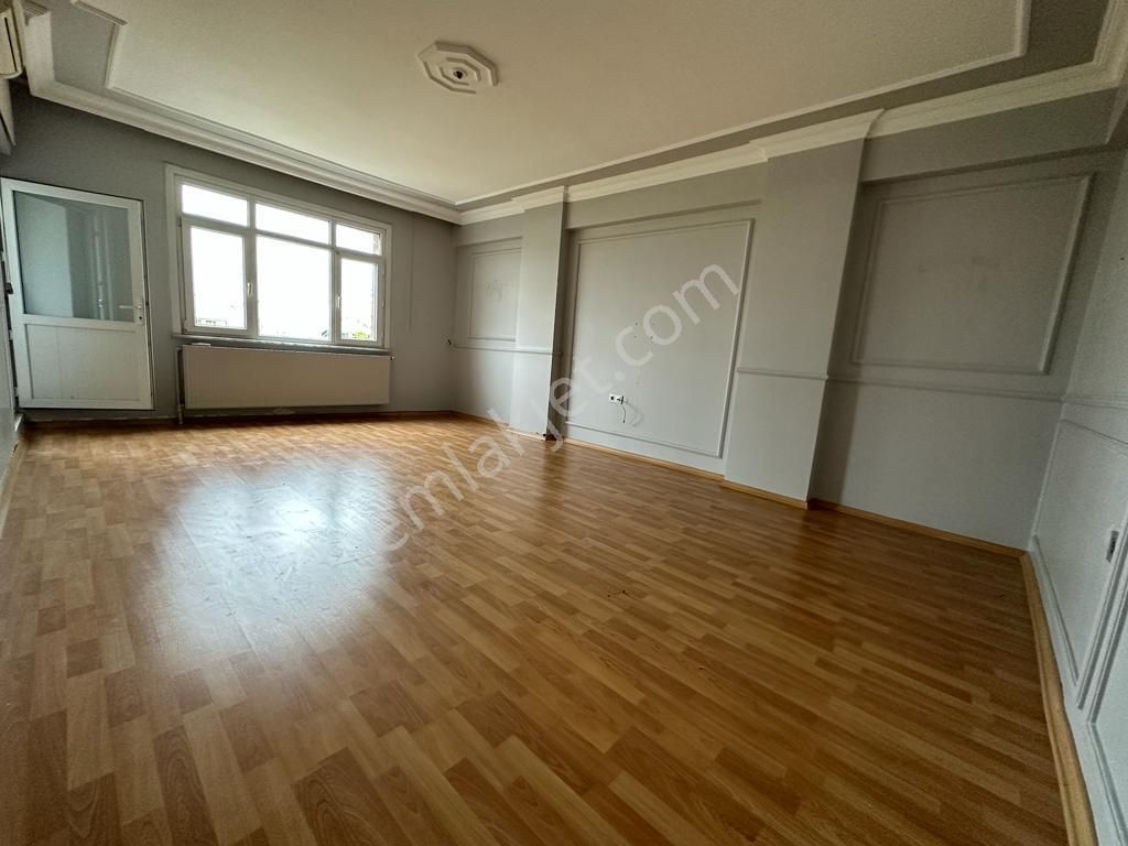 İstanbul House'dan Güngören'de Cadde Üstü 3+1 Geniş Daire
