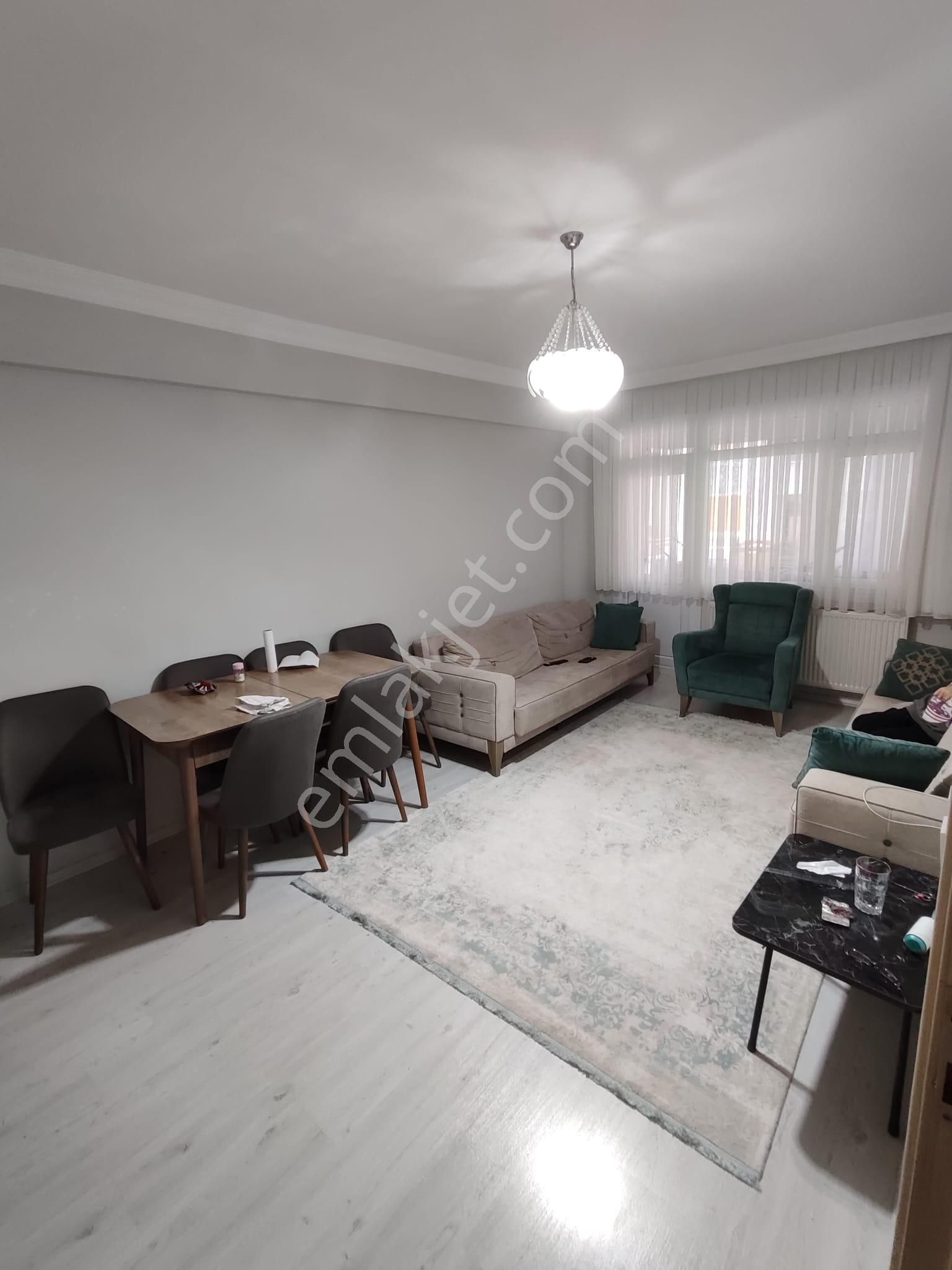 Tuzla Aydıntepe"de Merkezde Satılık Merkezi E-5 Yakın Yenilenmiş 2+1 100 M2 Daire