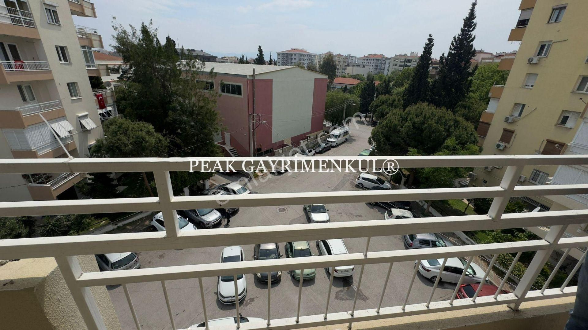 Bostanlı Merkezde, Ebeveyn Banyolu, Geniş 3+1 Kiralık Daire