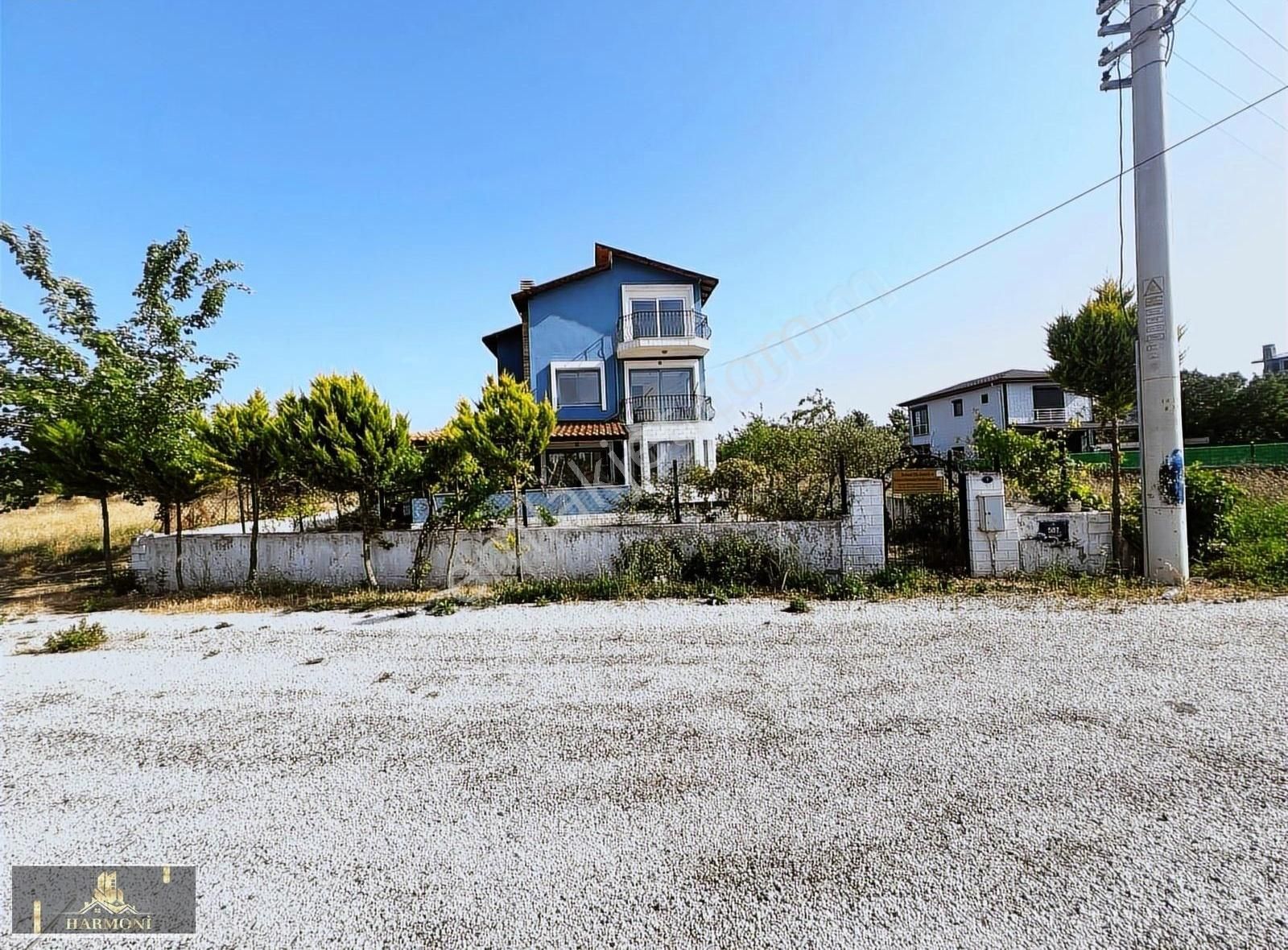 Urla Torasanda Denize 500 Metre 4+1 Geniş Bahçeli Müstakil Villa