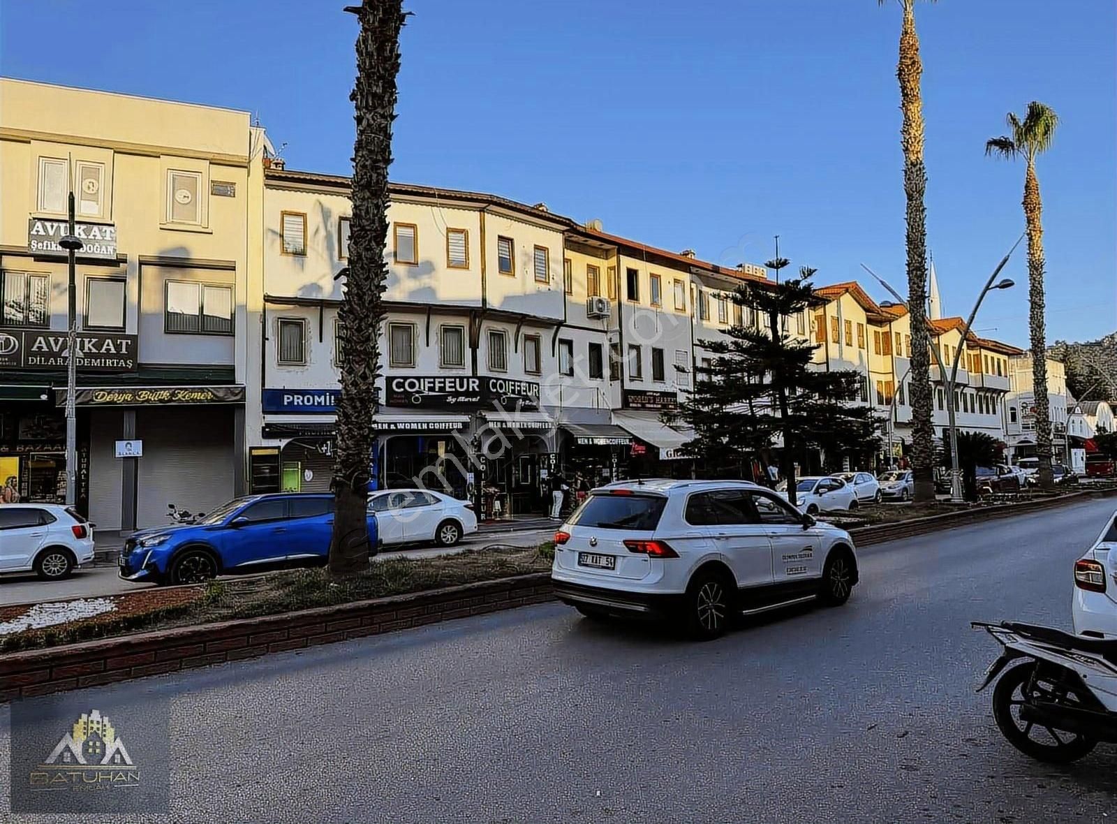 Kemer Merkez'de 70 M2 Cadde Üzeri Kiralık Dükkan