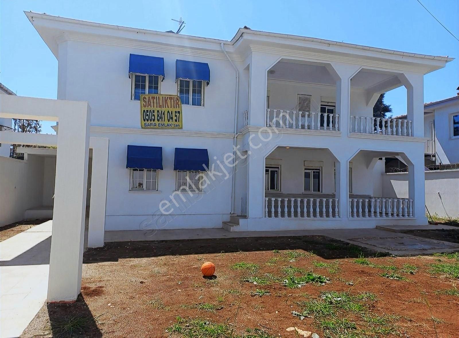 Safir Emlak'tan Demetevlerde 5+1 Satılık Villa