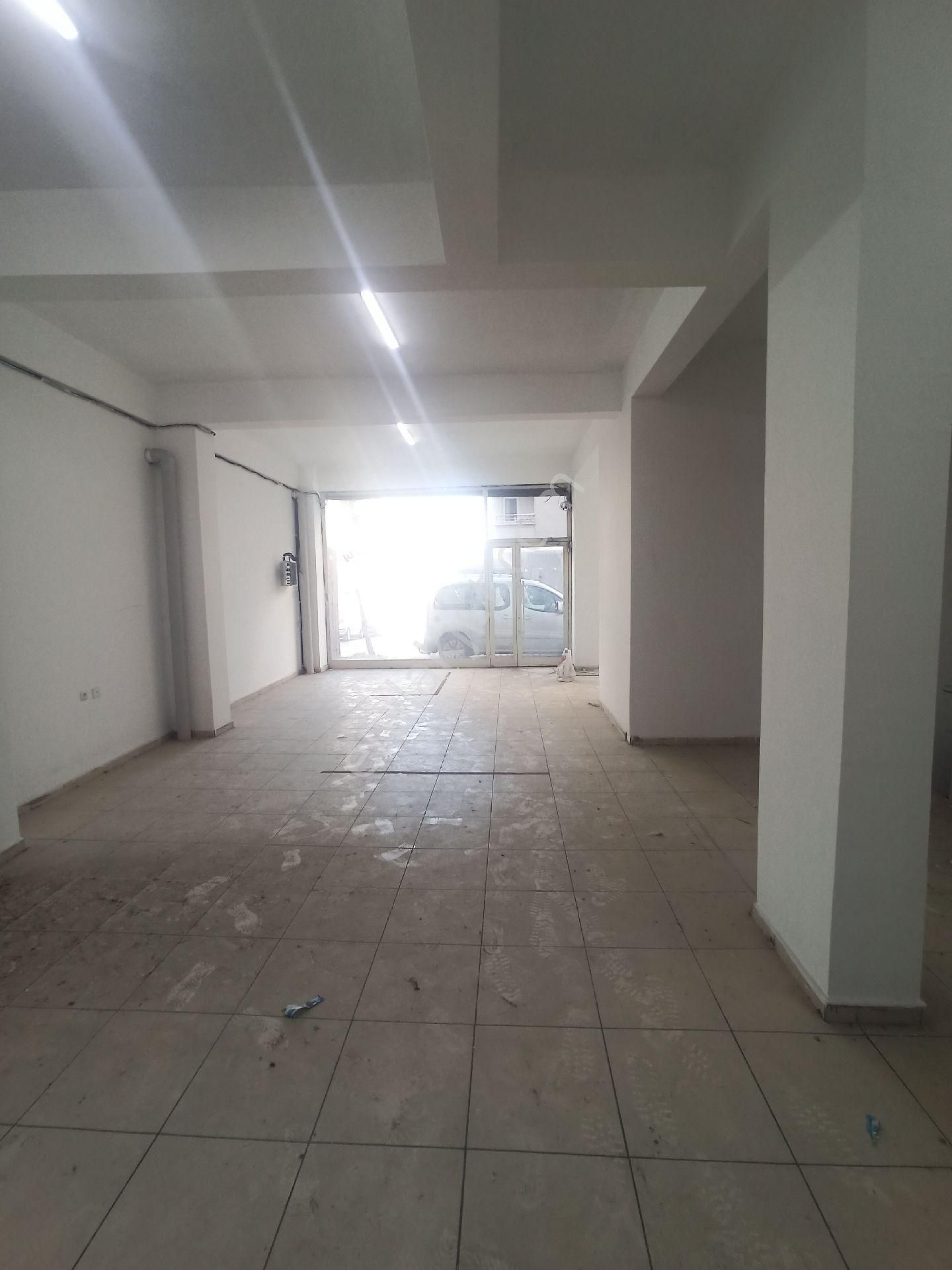 Esenler Fatih Mh'de Kiralık Depolu Dükkan
