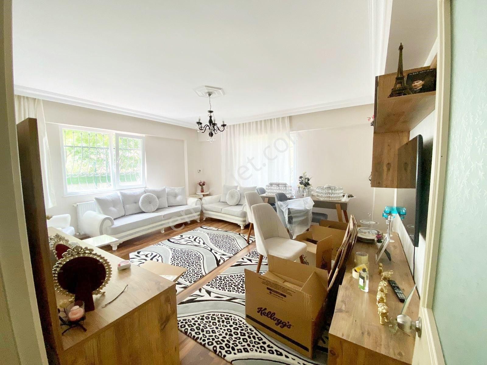 Mertcan Dan Gümüşpınar Mah Site İçinde 3+1 Balkonlu - Araç Takaslı