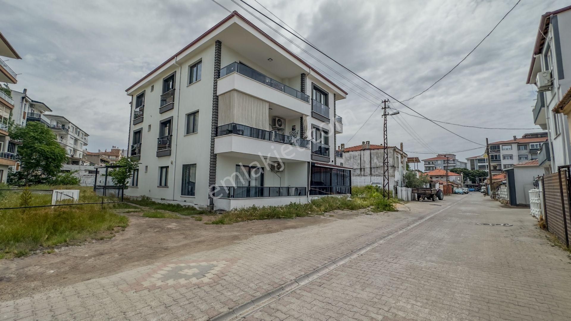 No:10 Gayrimenkul'den Ayvalık Altınova’da Ebeveyn Banyolu, Müstakil Tadında 2+1 Daire!