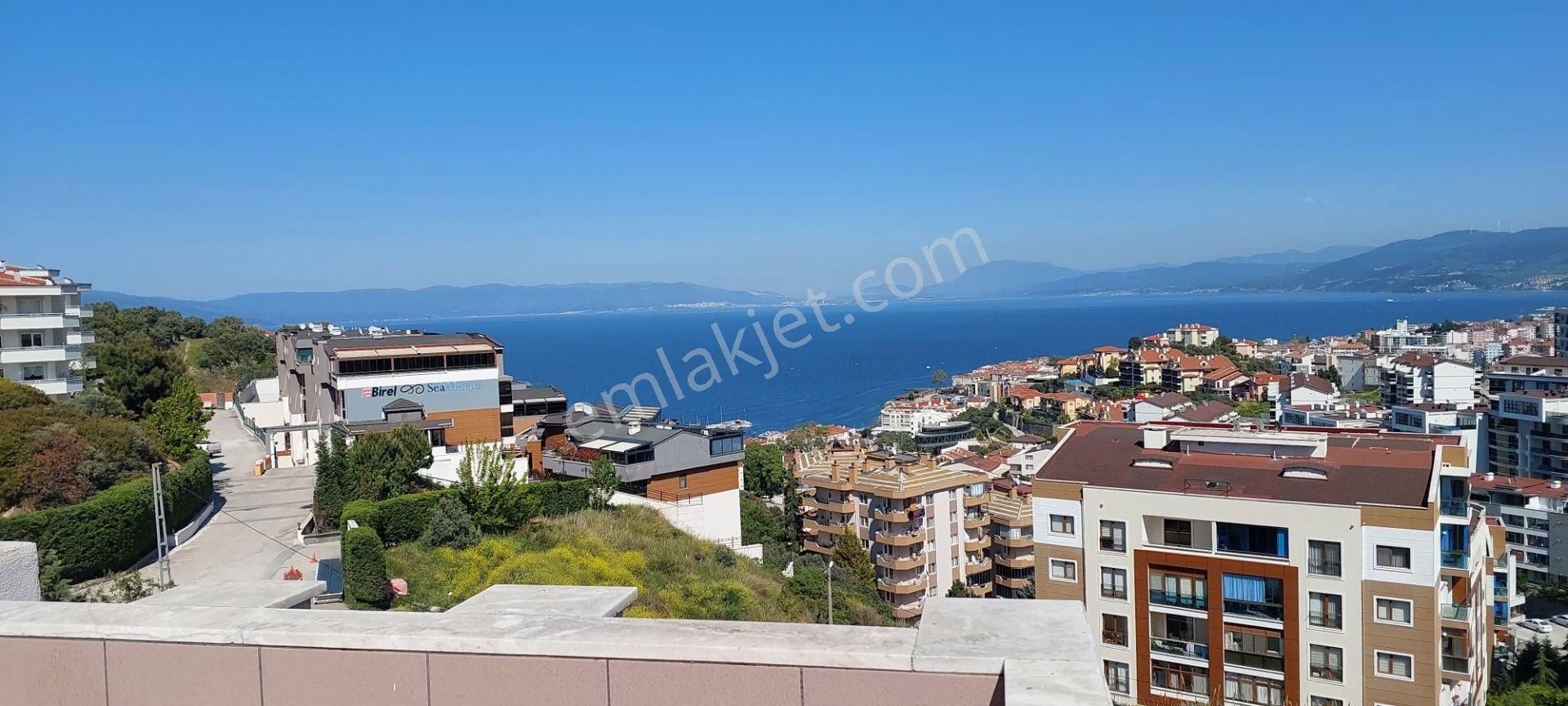 Mudanya Halitpaşa’da Kiralık Göz Alıcı Deniz Manzaralı Eşyalı 3+2 Triplex Villa