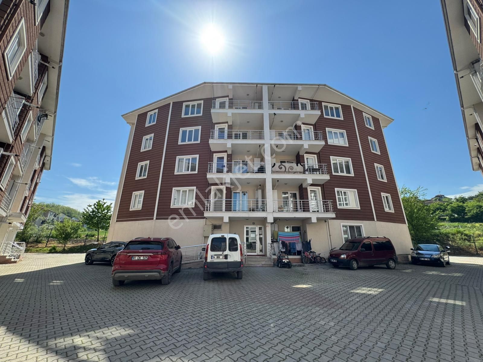Orhangazi Mh. Site İçinde Ayrı Mutfak İskanlı 2+1 Satılık Daire