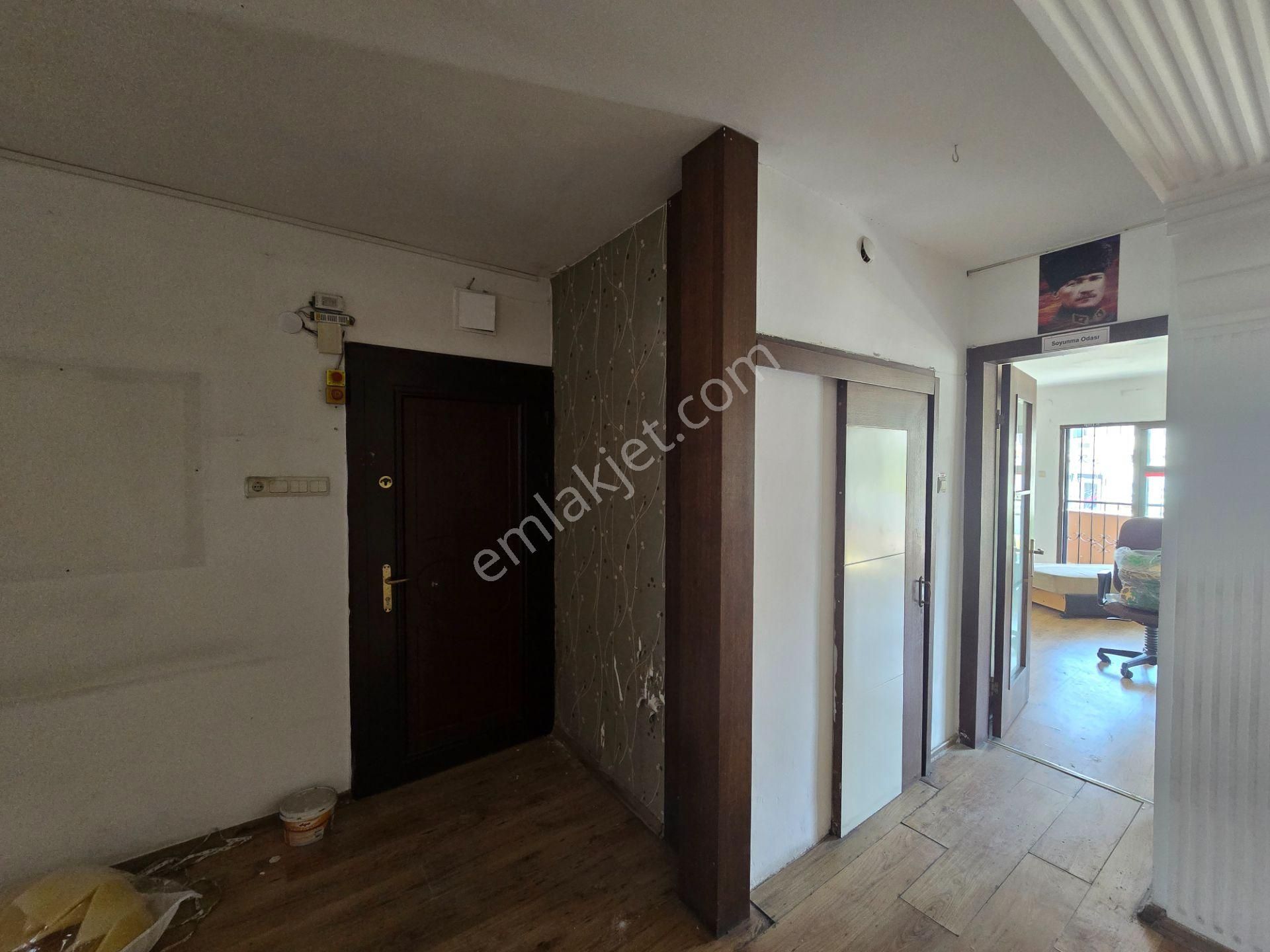 Kuşadası Ana Cadde Üzerinde Tabela Değeri Yüksek Kiralık İşyeri | Ofis, Büro
