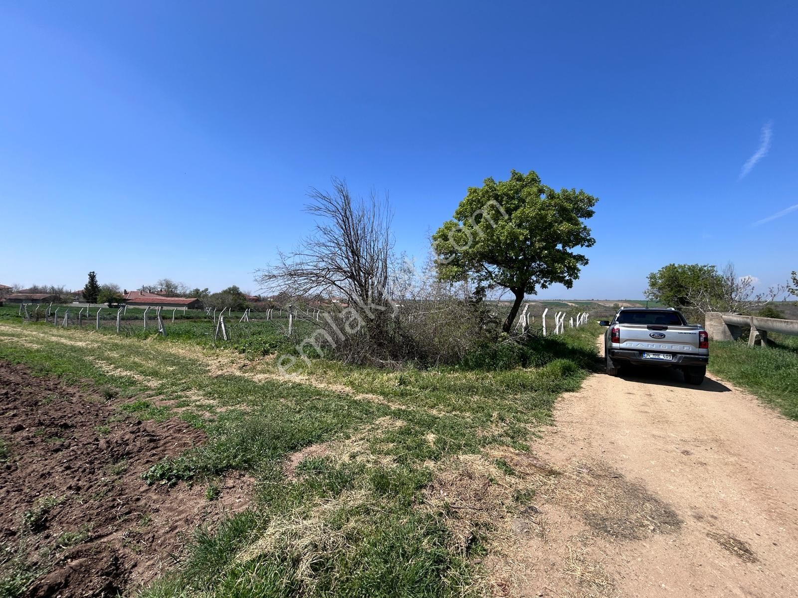 Kırklareli Ürünlü'de 2 Kat %60 İmarlı İki Yola Cephe 518 M2 Arsa