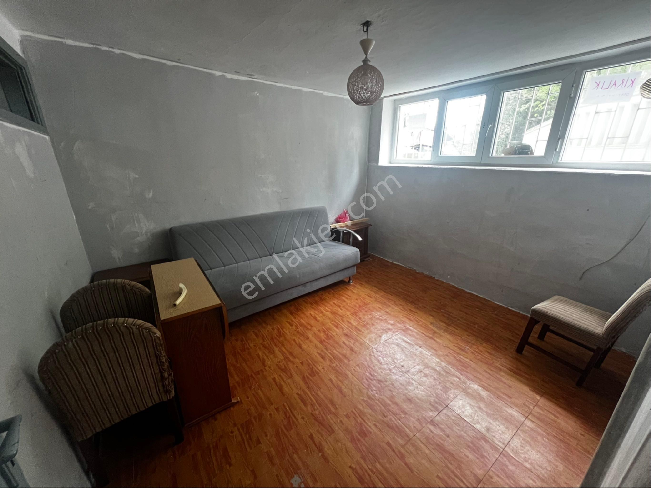 Naz Emlaktan Üsküdar Valide-i Atik Mahallesinde Eşyalı 2+1 Kiralık Daire