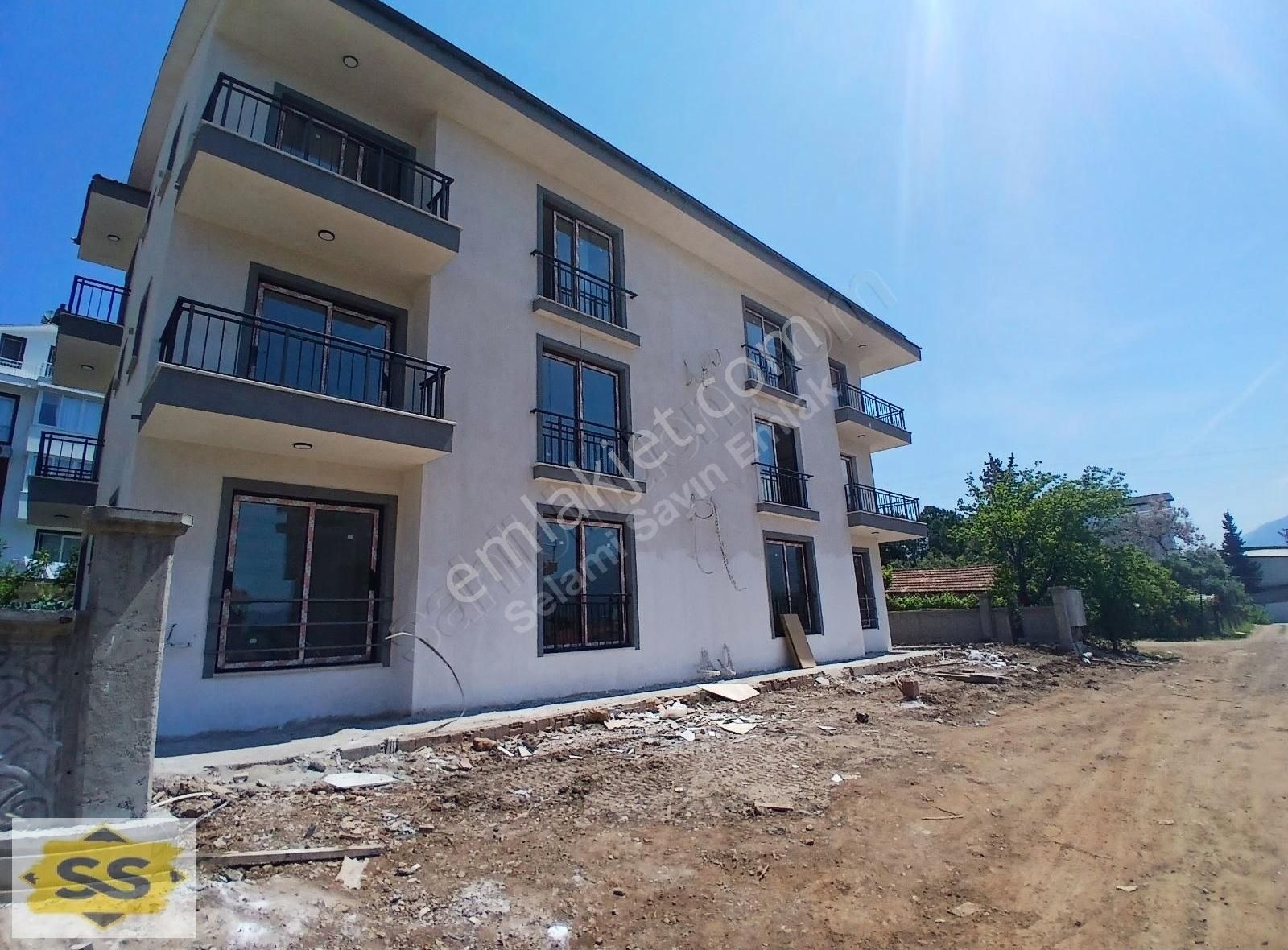 Muğla Fethiye Karaçulha Mahallesin'de Satılık Arakat 1+1 Daire