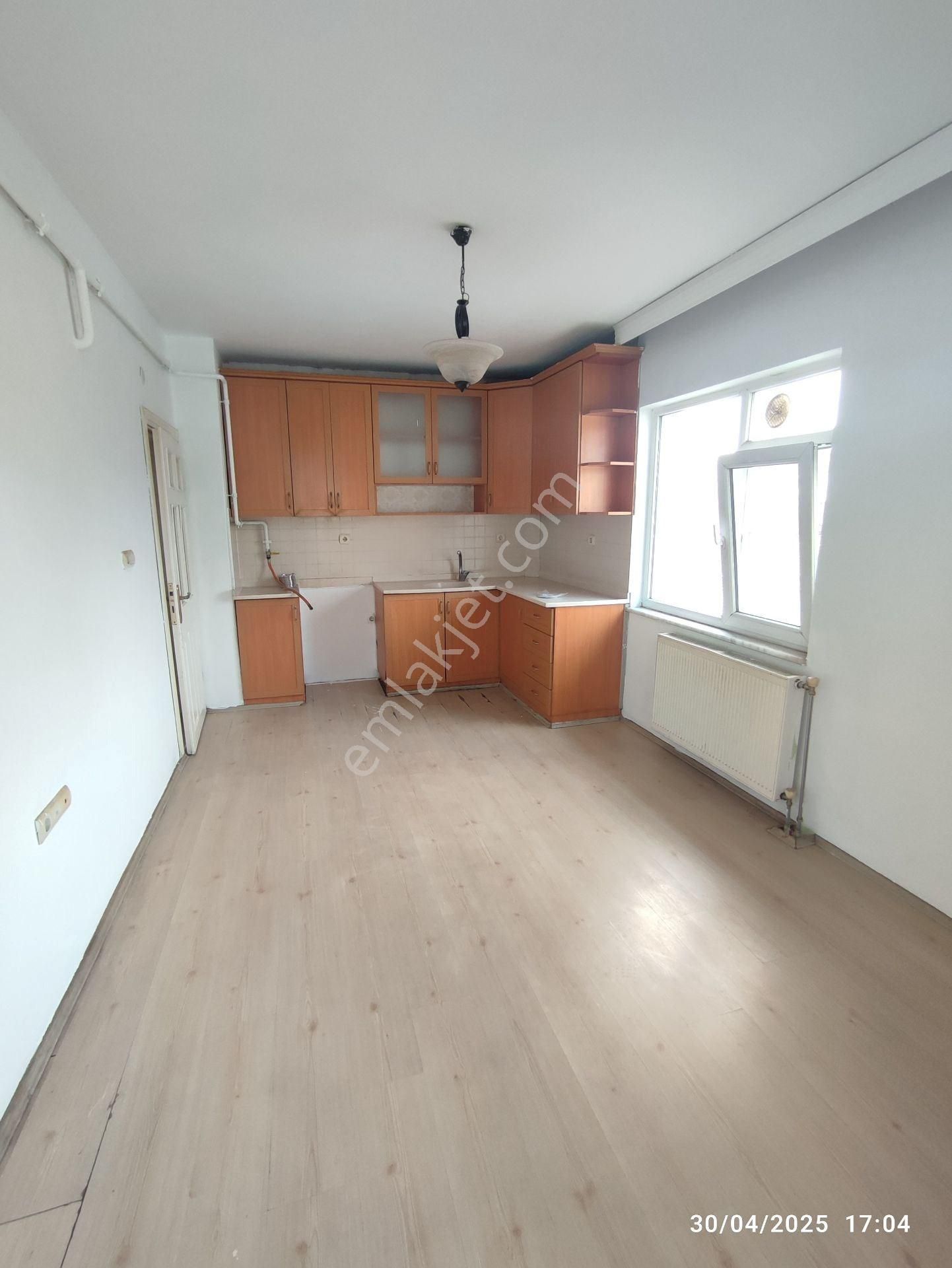 Bolu İzzet Baysal Mah. 3 Katlı Binanın 3.katı 2+1 Kiralık Daire