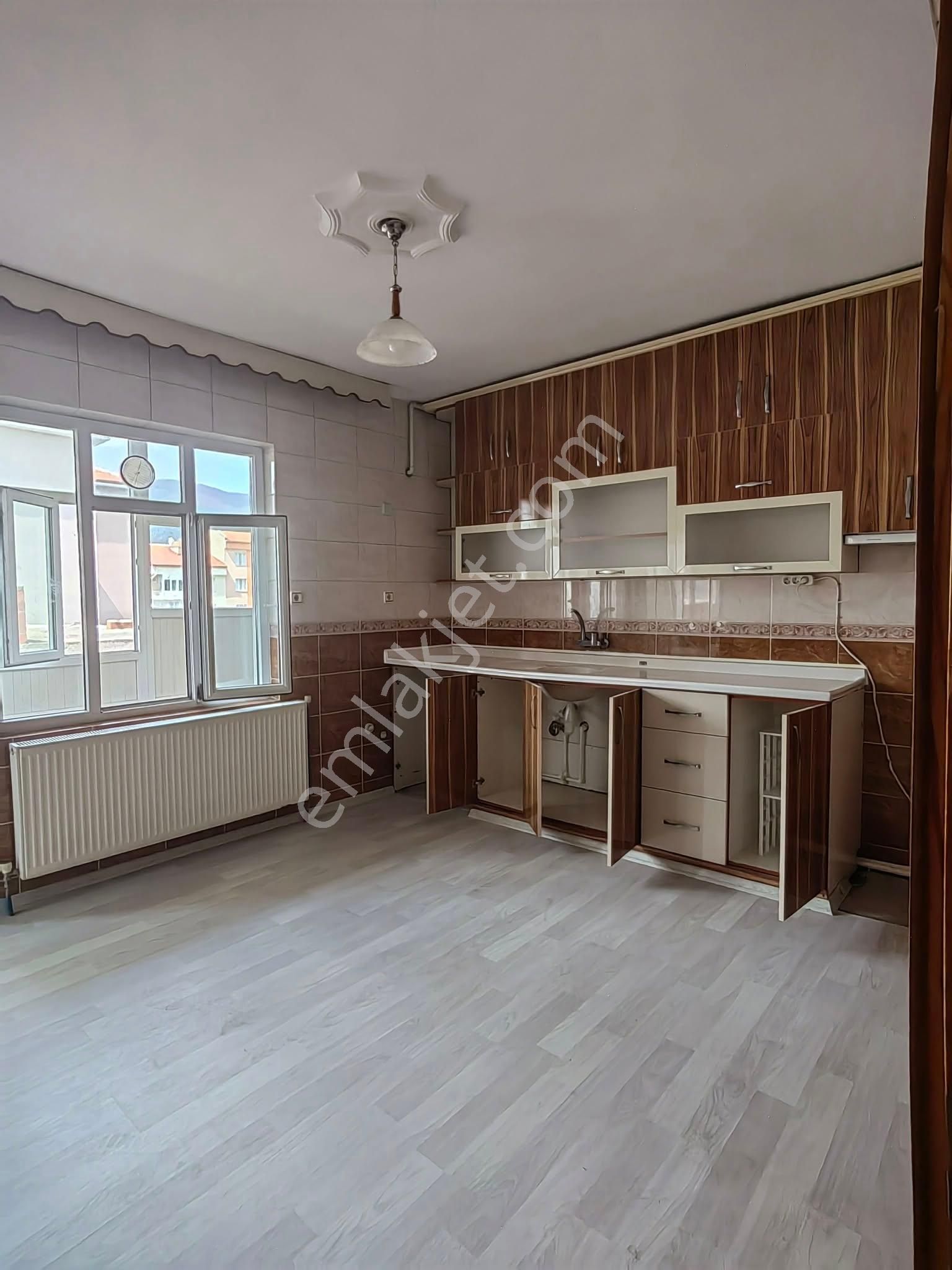 Nasreddin Emlaktan Park Hastanesi Civarı Kiralık Daire