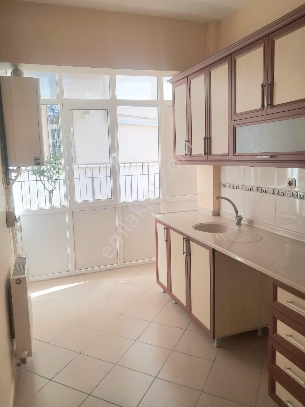 Beştepede Giriş Balkonlu Yapılı 2+1 Kiralık Daire