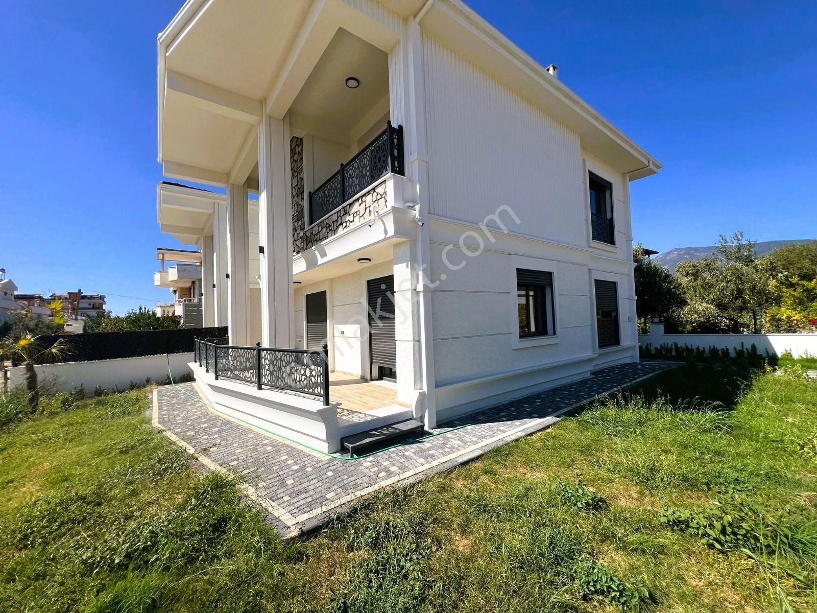 ✨akçay Ay Emlak'tan✨zeytinli'de Doğa İle İç İçe Geniş Bahçeli Satılık 4+1 Bağımsız Müstakil Villa