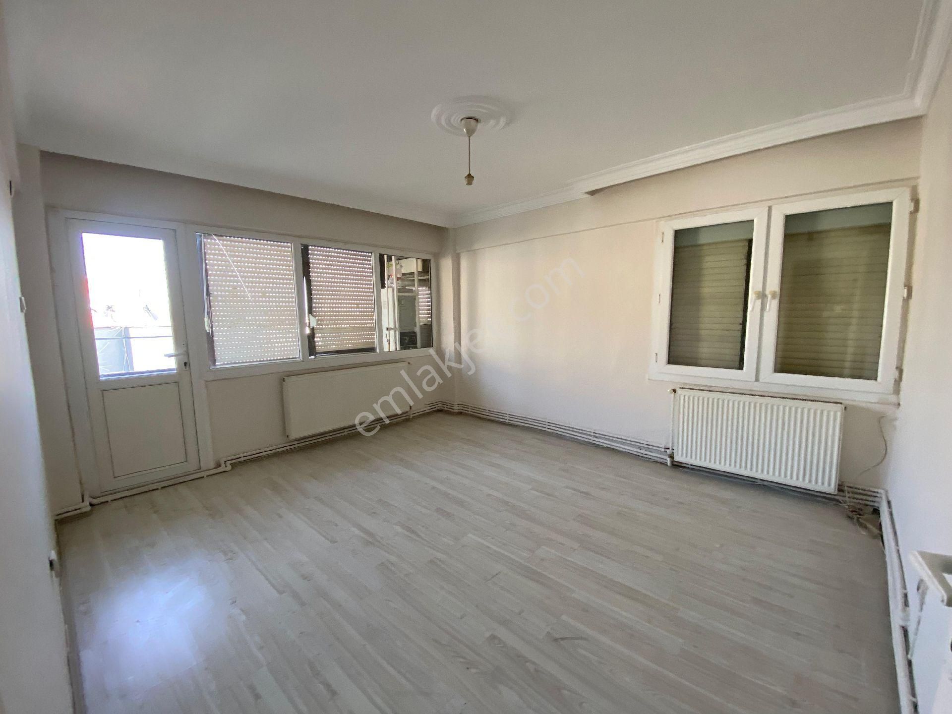 Yeşilyurt Merkez Cami Karşısında 3+1 Son Kat Yapılı Doğalgazlı Satılık Daire