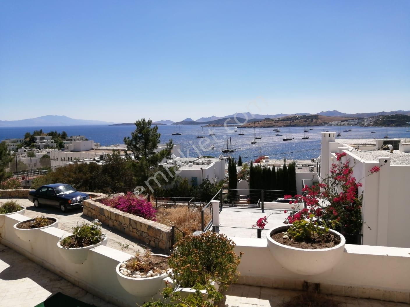 Bodrum Kumbahçe’de Satılık Tripleks Villa – Özel Havuzlu,site İçi