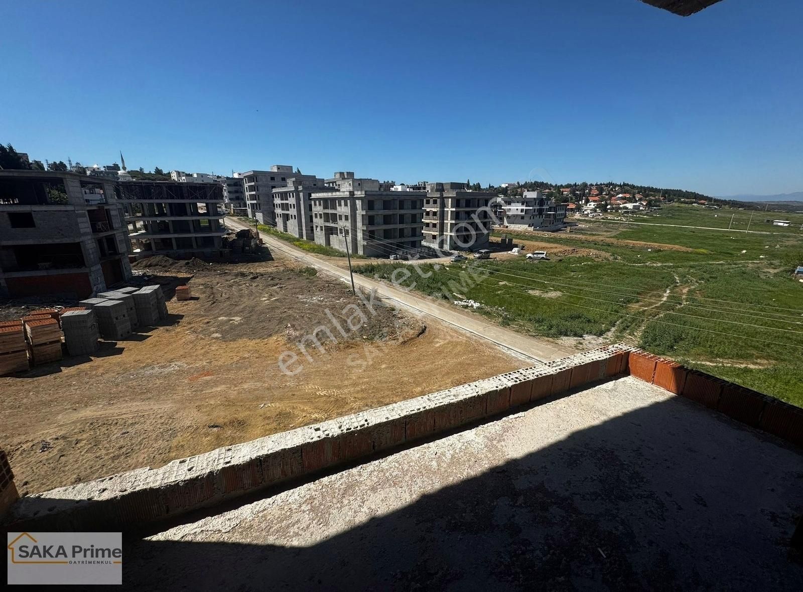 Aliağa Yeni Adliye Binası Yakınında Satılık 1+1 Daireler ;