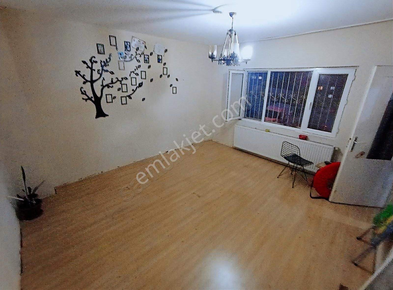 Buca Gaziler Mahallesinde 2+1 Arakat Acillll