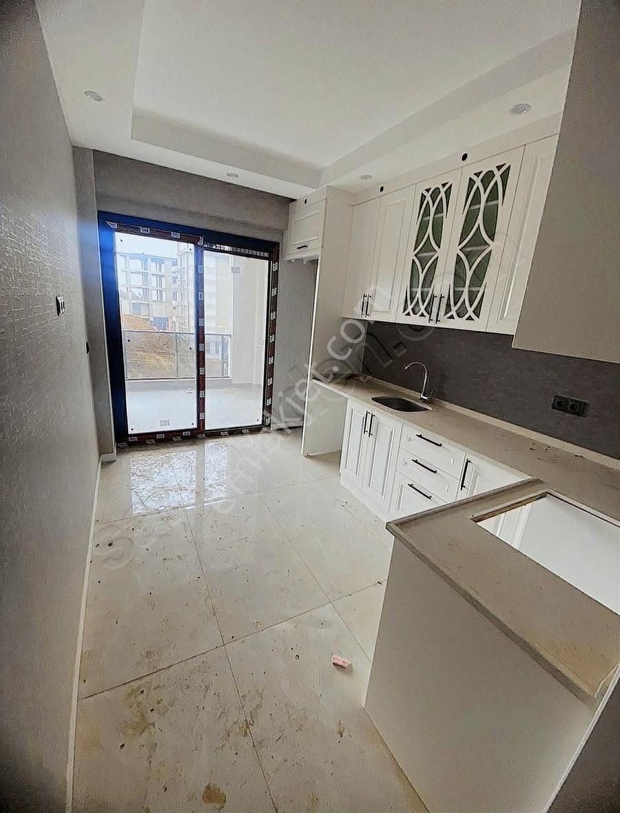 Çakmak Mahallesinde Ara Kat 3+1 Sıfır Daire