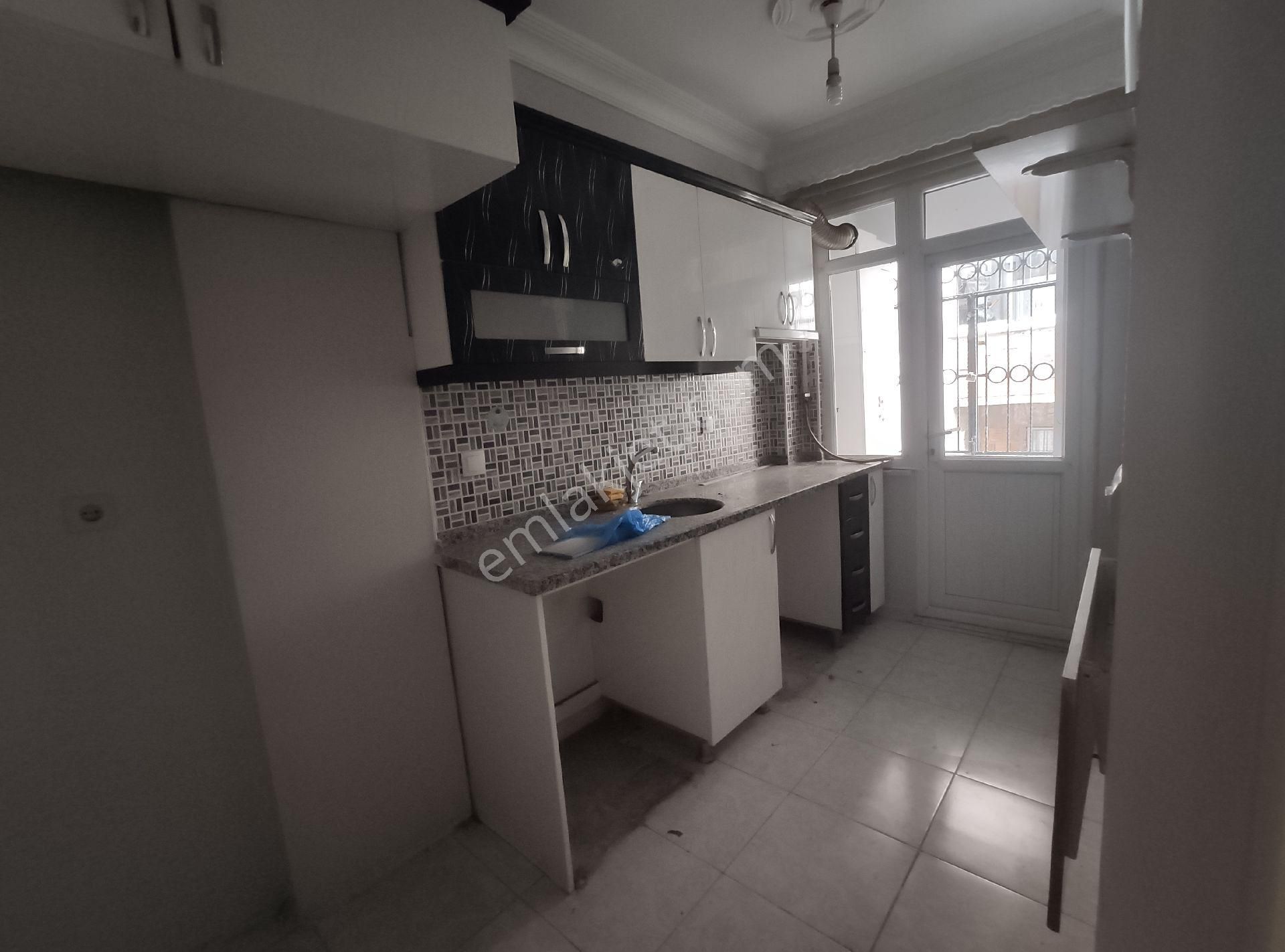 İkitelli Mehmet Akif De Satılık 1+1 Yüksek Giriş Daire