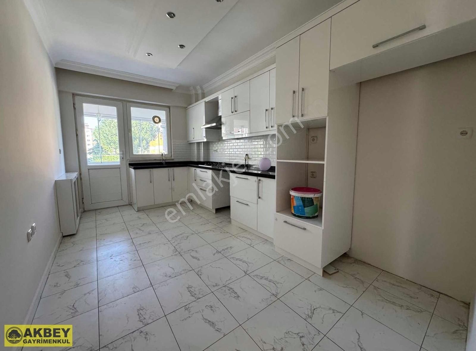 Akbey'den İhsanıye Merkez'de Geniş 3+1 Kiralık Daire