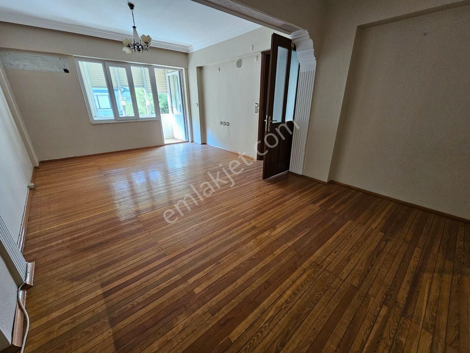 Nazilli🏡emlaktan-satılık Aydoğduda Tam Merkezde 2+1 Ayrı Mutfak Daire