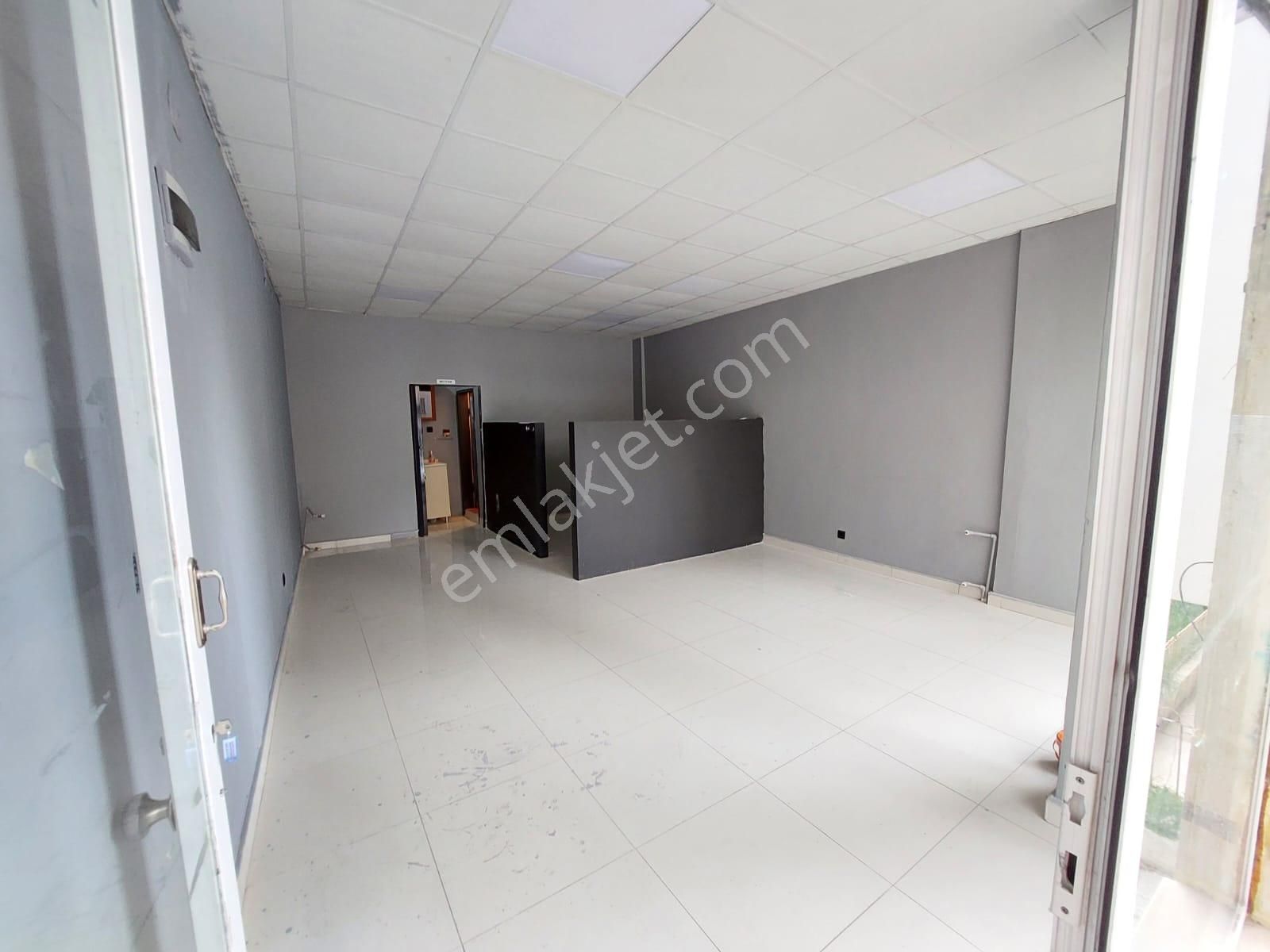 Göral Emlaktan Hürriyet Caddesi Üzerinde 60 M2 Yapılı Kiralık Dükkan