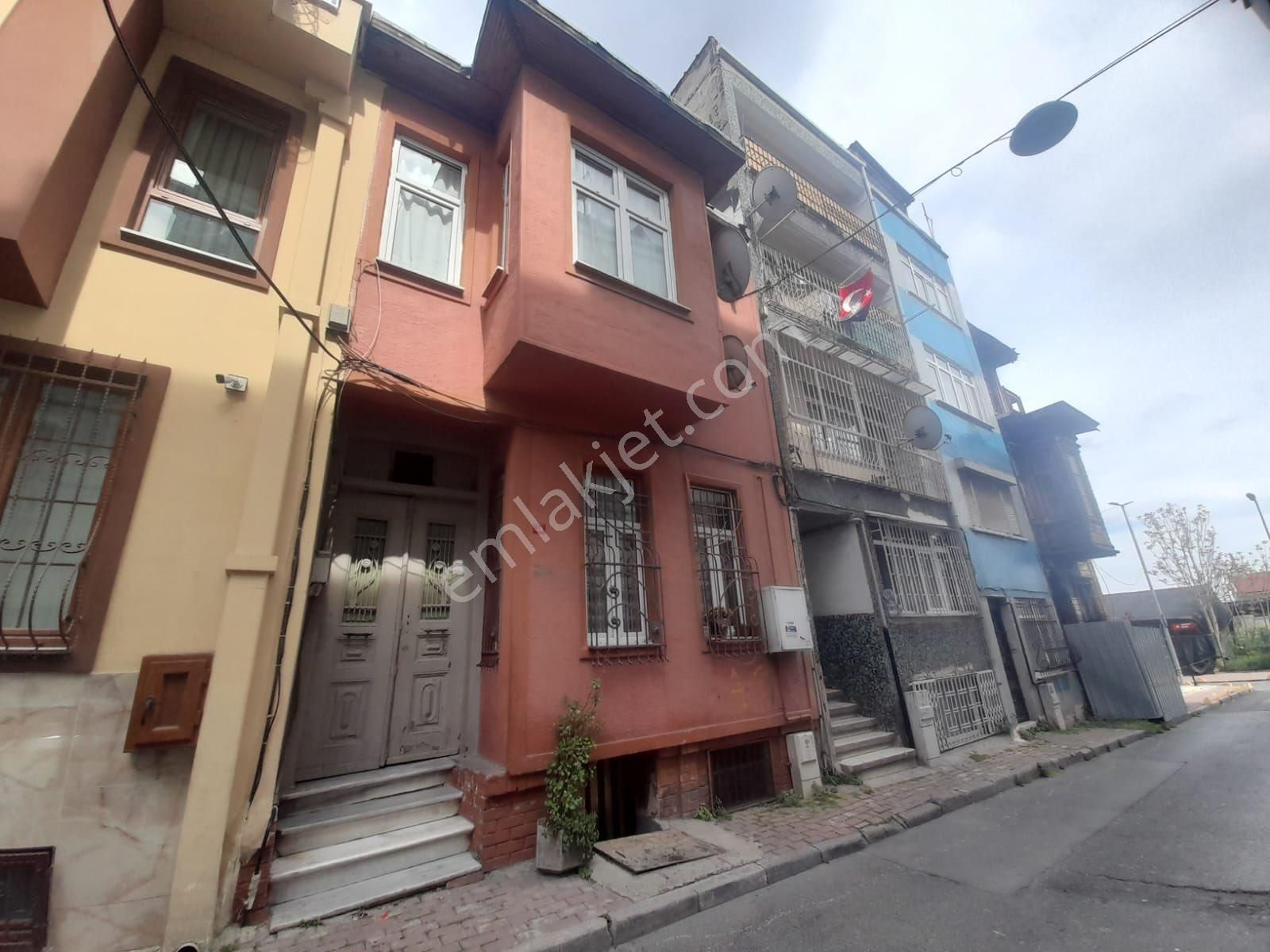 Ecem Emlaktan Yedikulenin Tarihi Sokagında Mustakil Bina
