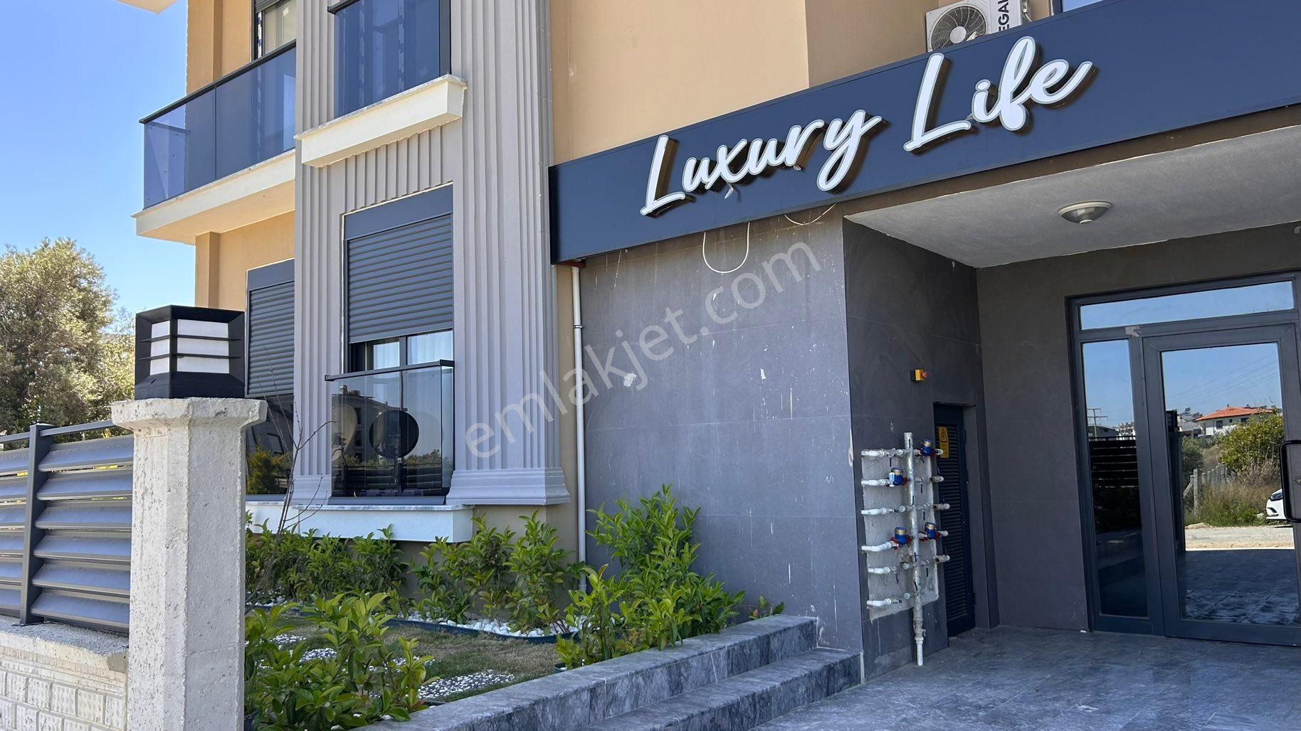 Ilıca Mahallesinde Havuzlu 1+1 Kiralık Daire