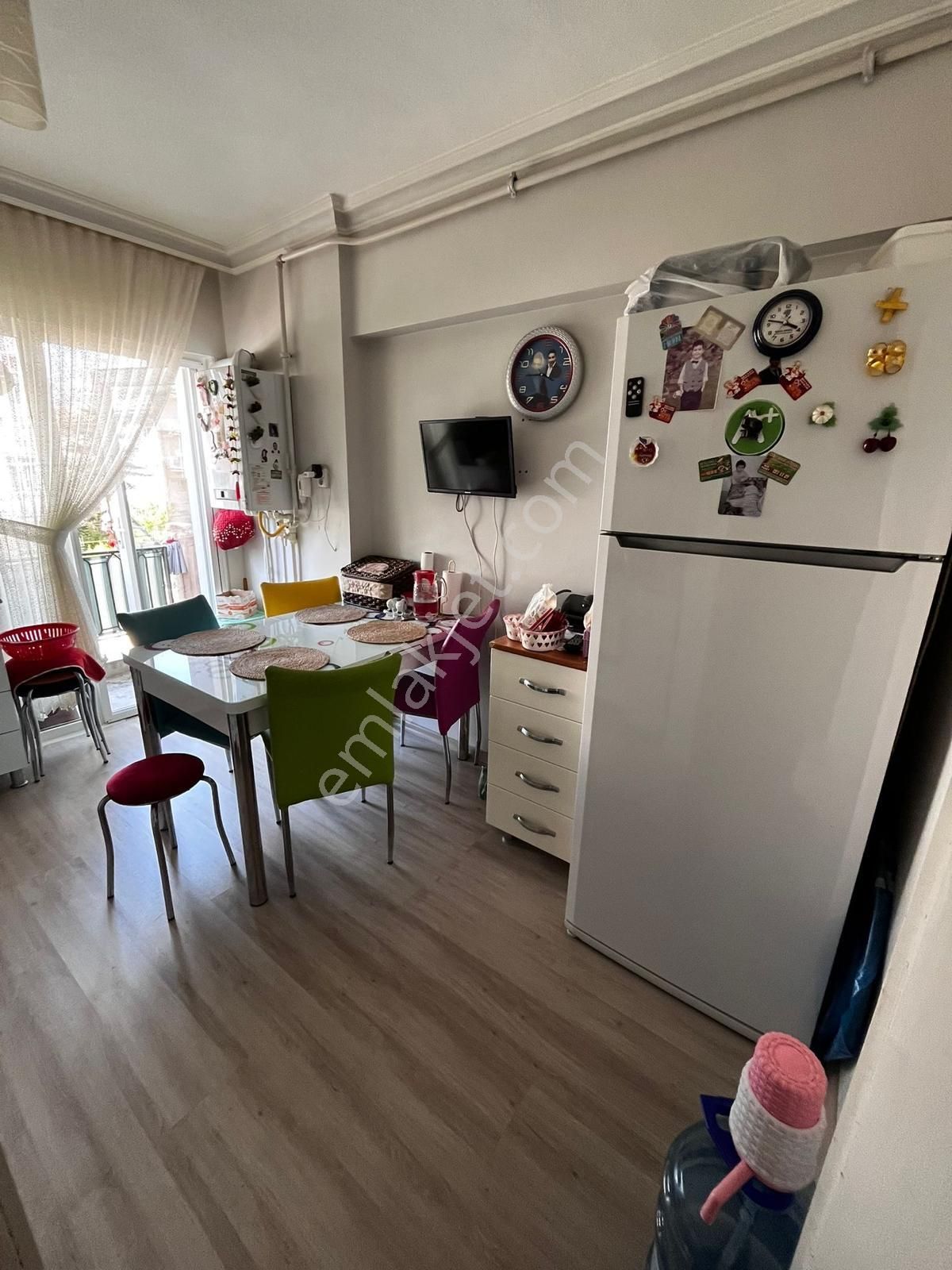 Kent'ten Kaşif Hoca Sokak Merkezi Bölgede Okullara, Hastane Ve Caddeye Yakın 3+1 Satılık Daire.!!