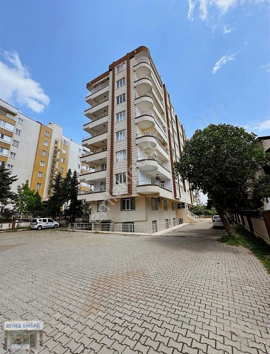 Benek Emlak Karşıyaka 4+1 Kiralık Daire