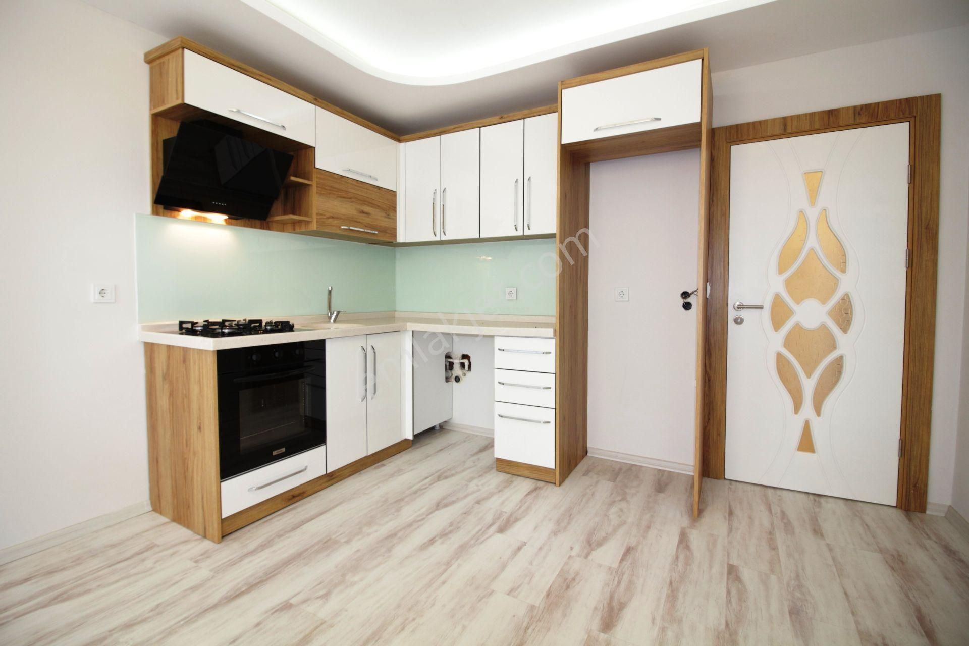 Altınkumda Dogalgazlı Asansörlü 5 Yaşında Arakat 1+1 Yeni Daire