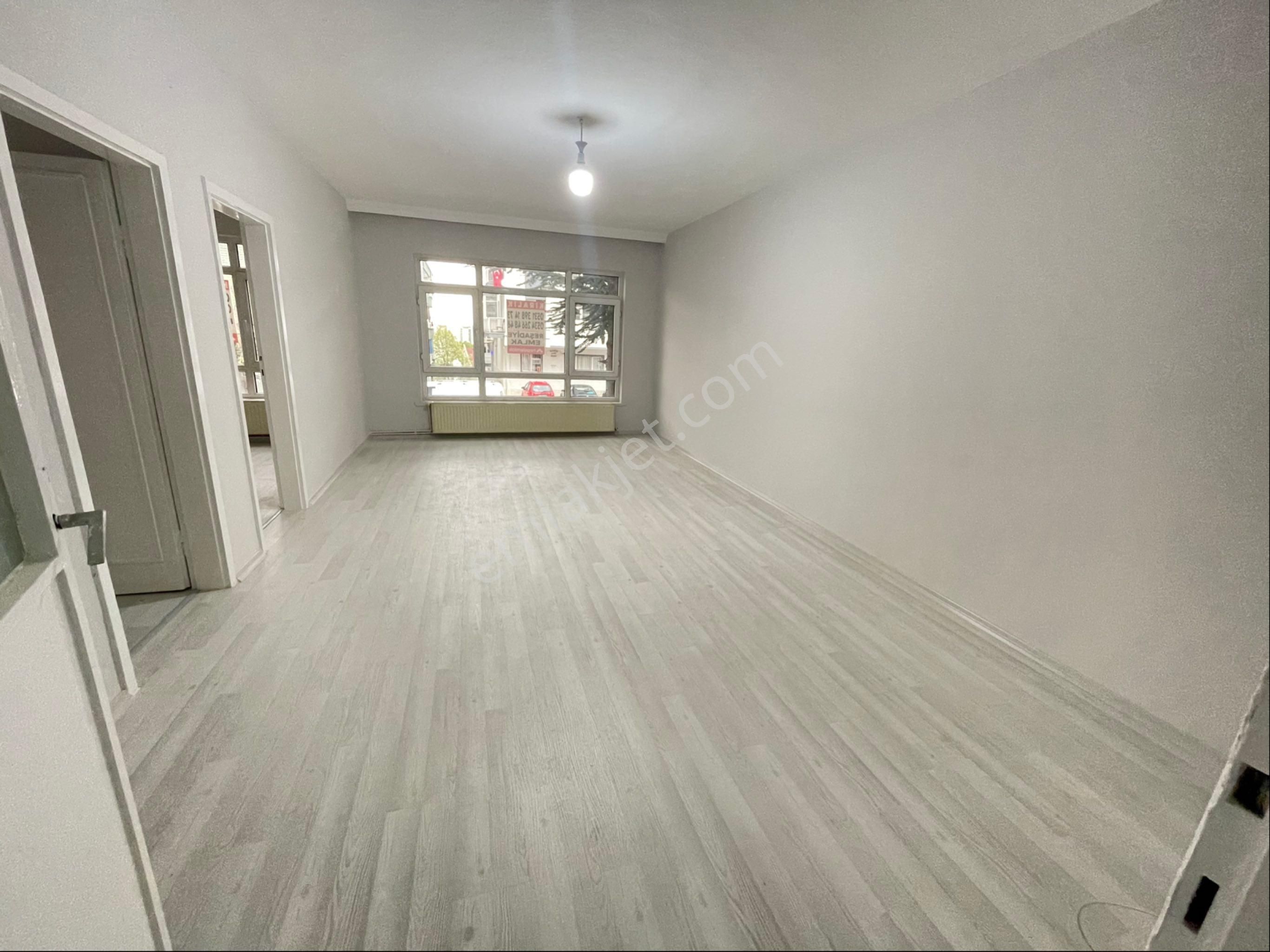 Reşadiye'den Dikmen İlker Cad'si Üzerinde 3+1 Orta Kat Full Yapılı Temiz Daire