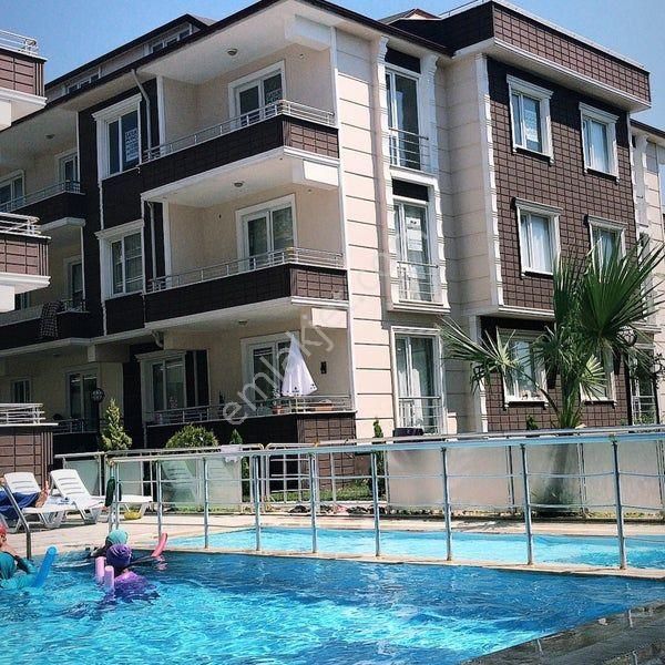 Karasu'da Denize 5 Dakika Yürüme Mesafesinde 1+1 Havuz Cephe Ara Kat