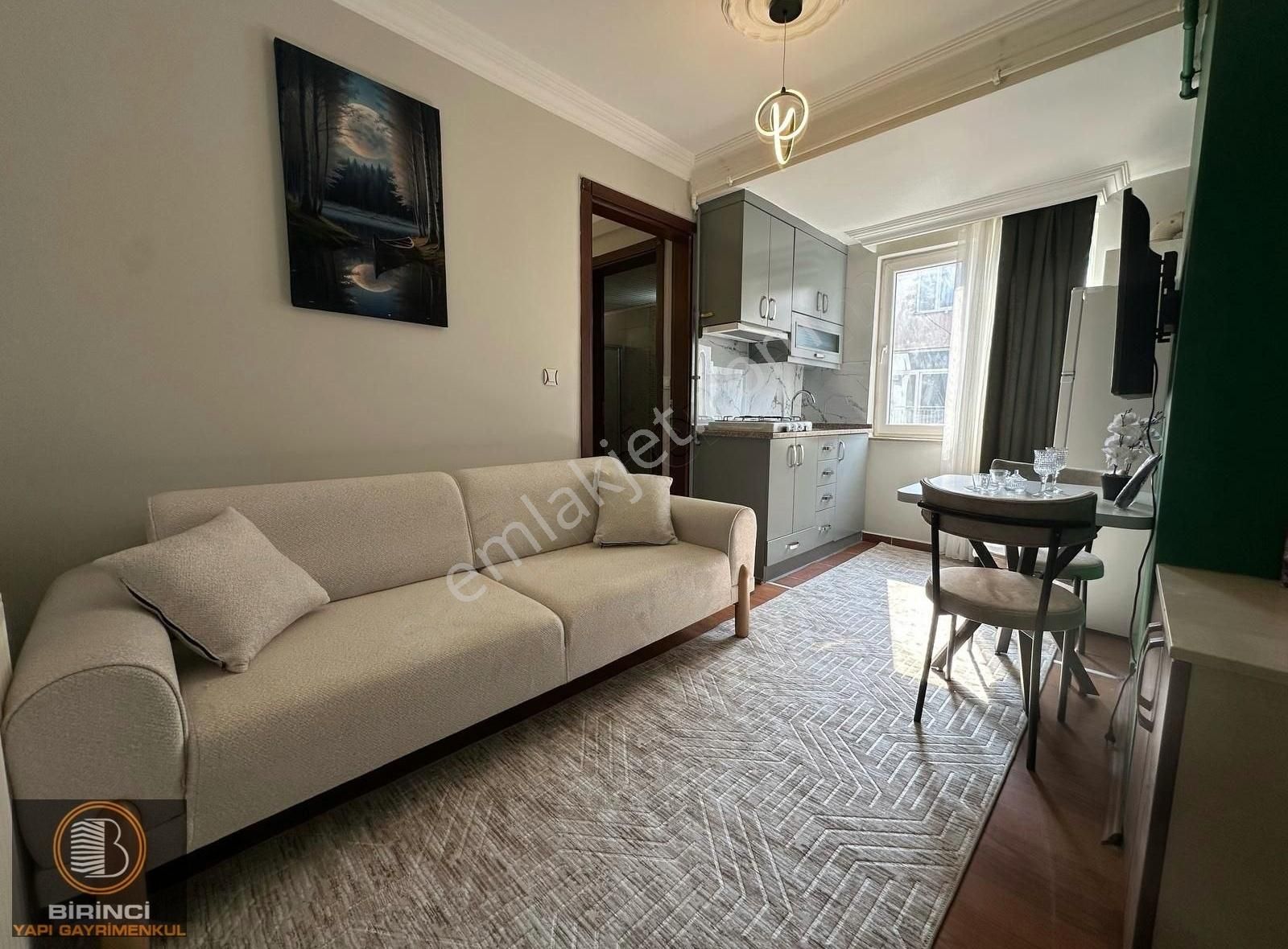 Akkonakta Aile Binasında Kiralık Arakat 1+1 Apart