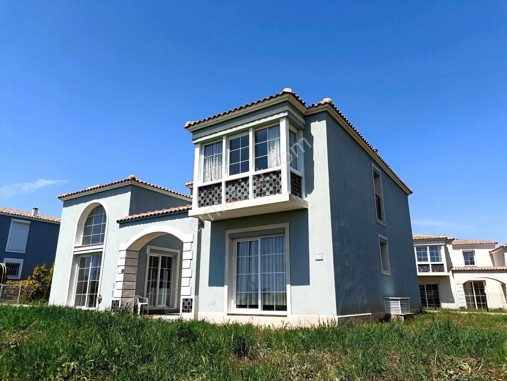 Kuşadası Yaylaköy’de, Sezonluk Eşyalı Kiralık, 3+1 Harika Manzaralı Villa ...
