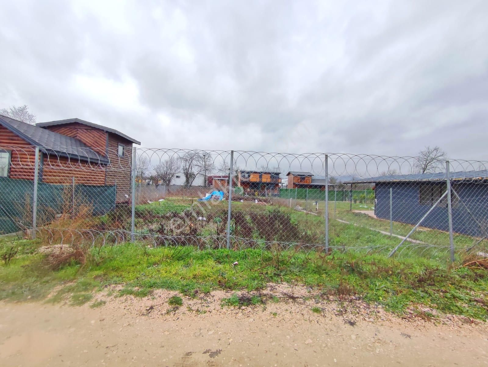 Ürünlü Merkezde Satılık 275 M2 Hobi Bahçesi