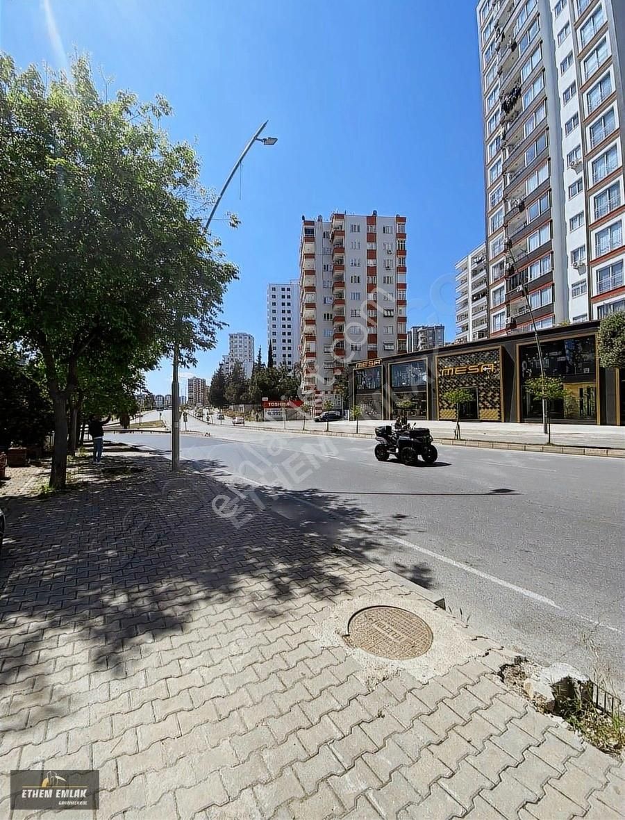 Bulvar Üzeri İkizler Köprüsü Yanında Kapalı Mutfak 3+1
