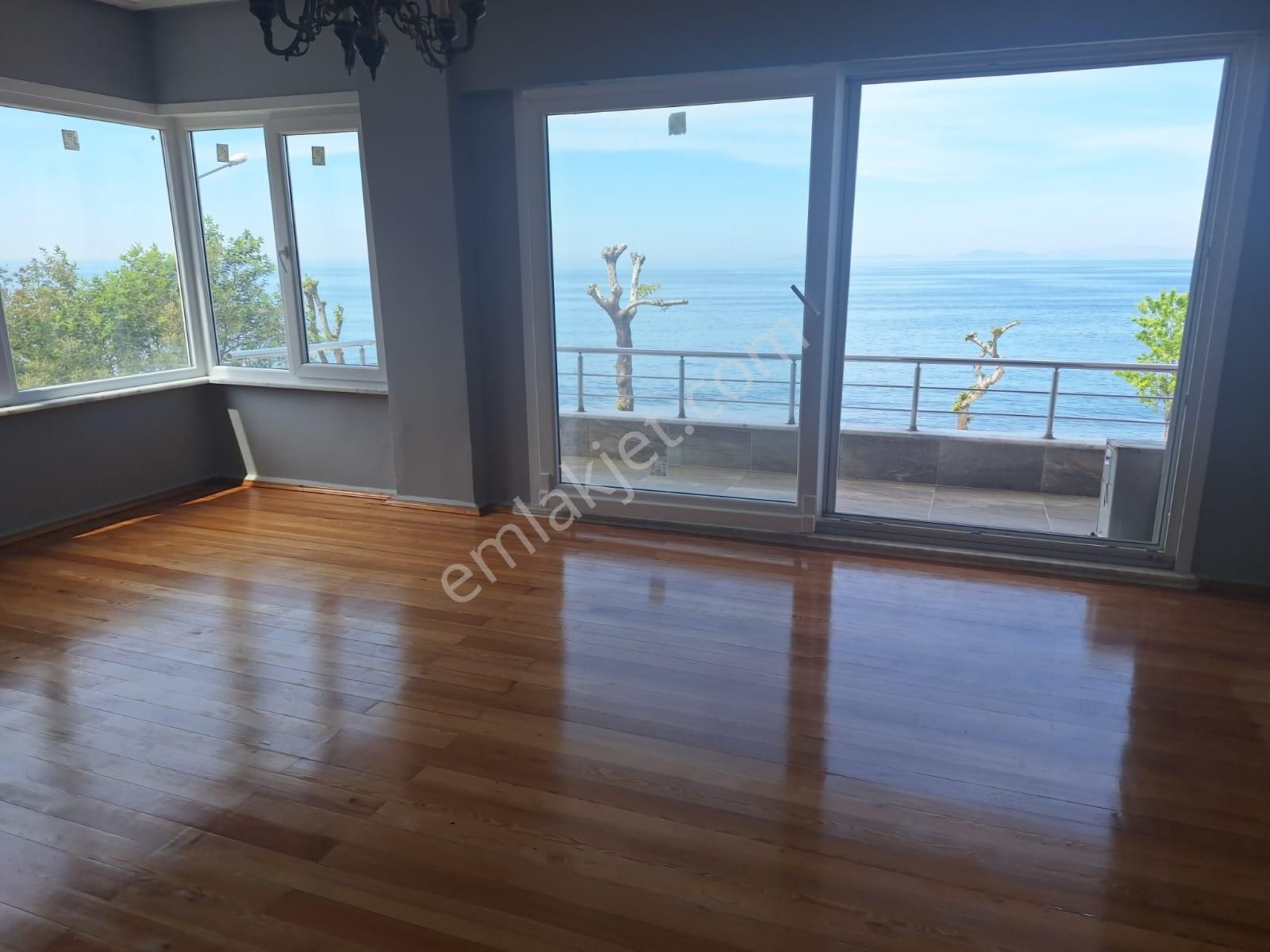 Yalova Çınarcık Taşliman'da Satılık Denize Sıfır 2+1 Daire