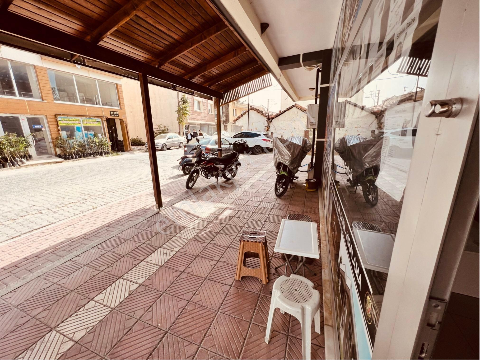 Manisa Muradiye De Dükkan Hedef Gayrimenkul Den