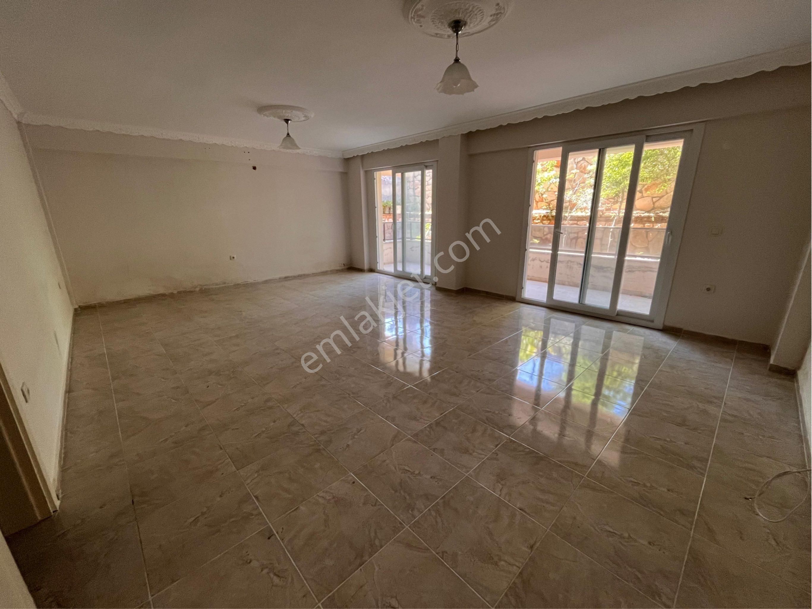 🏡 Didim Efeler’de Merkezi Konumda Fırsat 2+1 Daire – Ayrı Mutfak, Müstakil Bahçe!