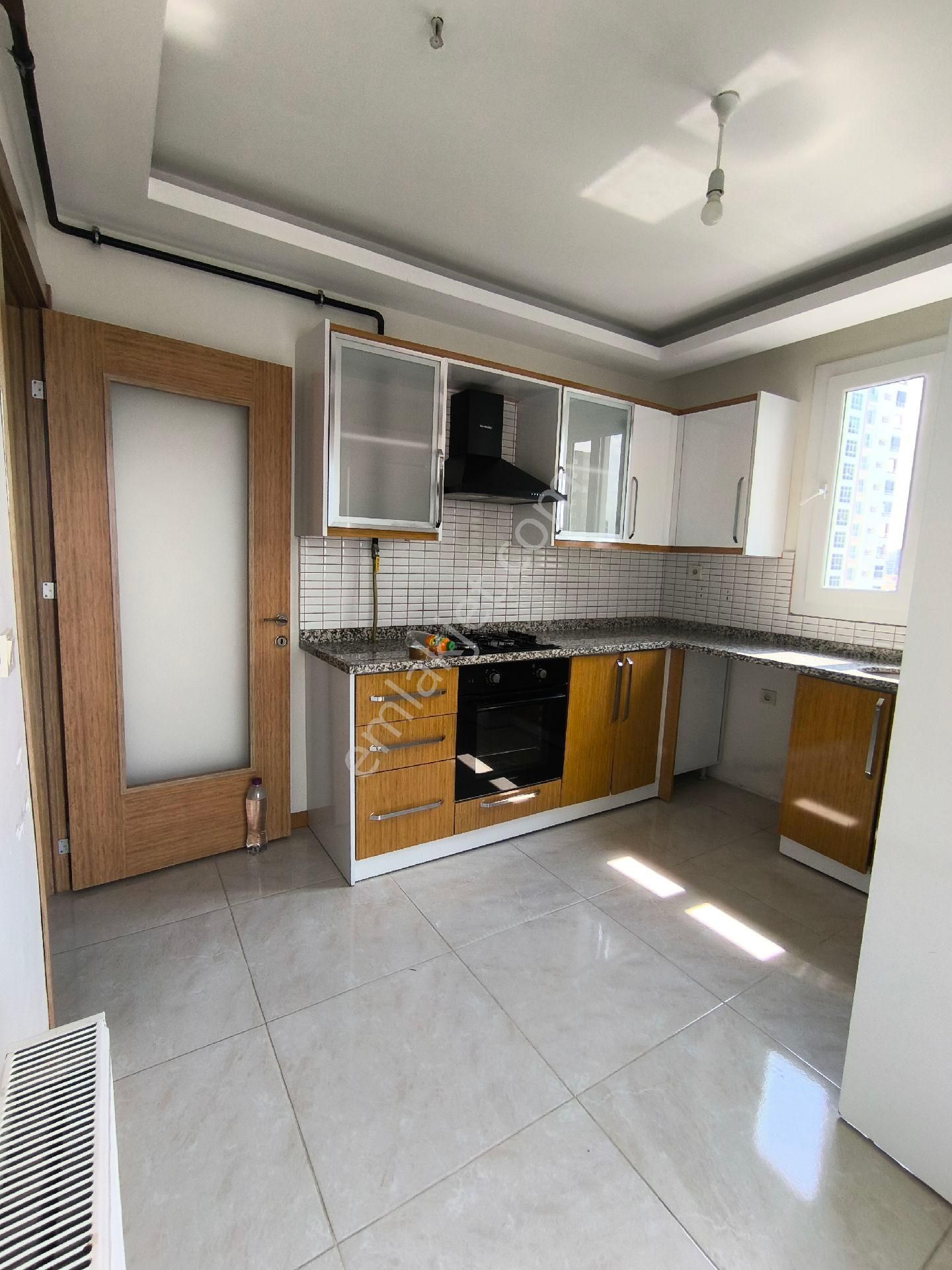 Yüzüncü Yıl Mah 3+1 Kapalı Mutfaklı Daire