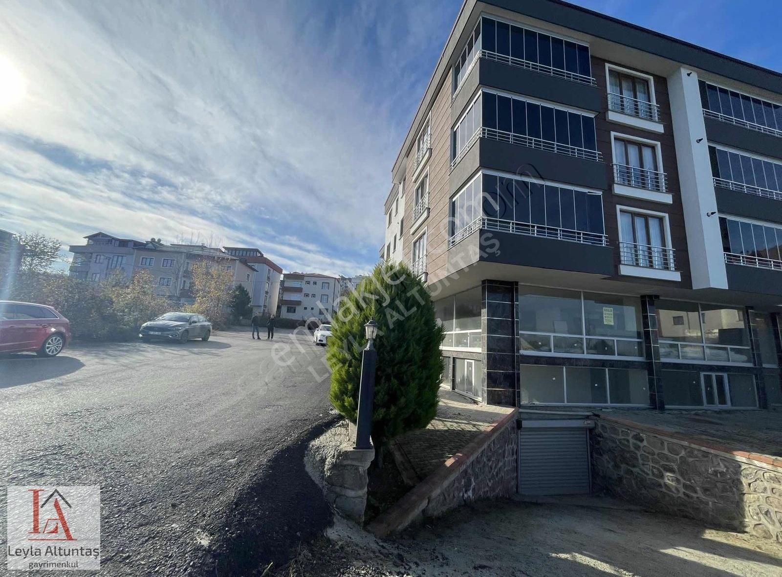 Pelitlide Tır Girişine Uygun Çok Amaçlı 400 M2 Dükkan